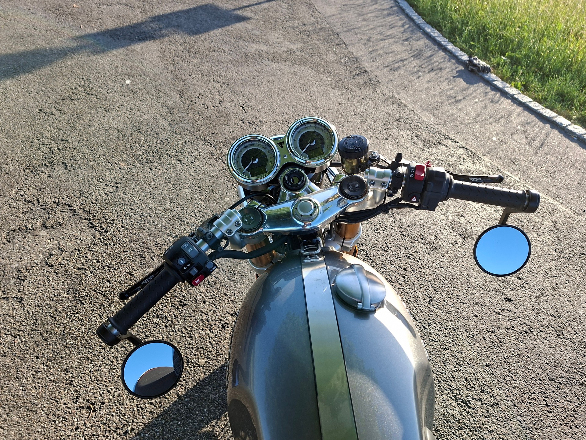 TRIUMPH Thruxton R 1200 i ABS-image-6