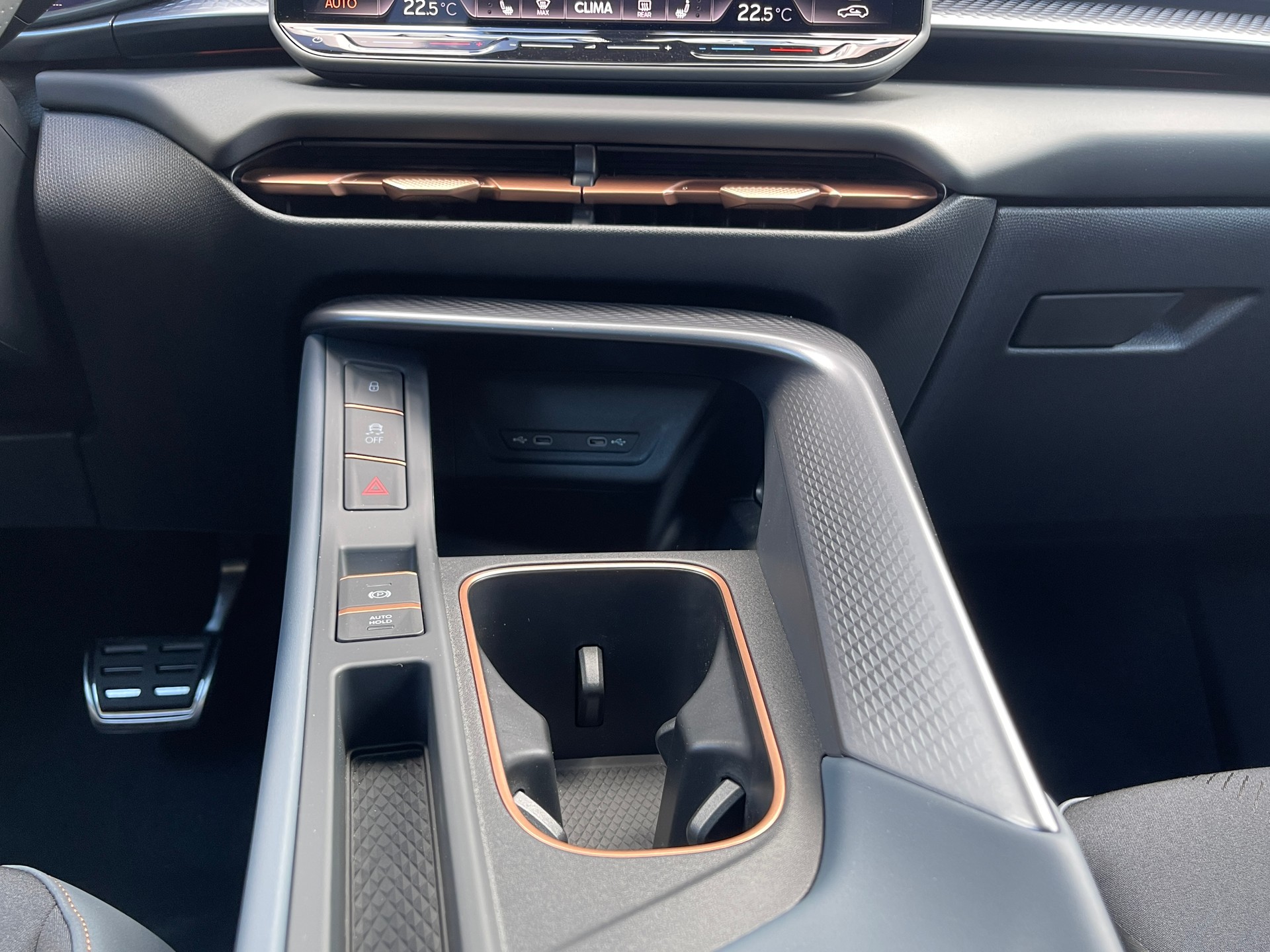 CUPRA Terramar 1.5 eTSI DSG-image-17