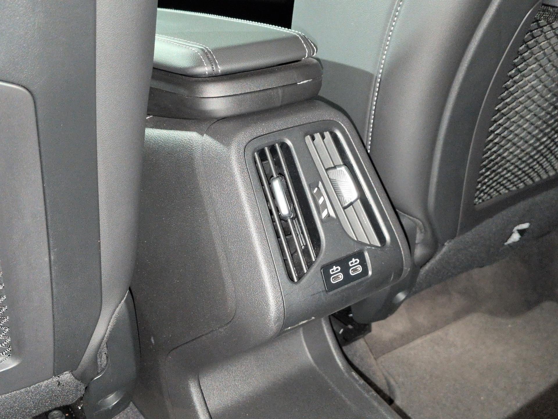 BMW 218i Active Tourer DKG-image-19