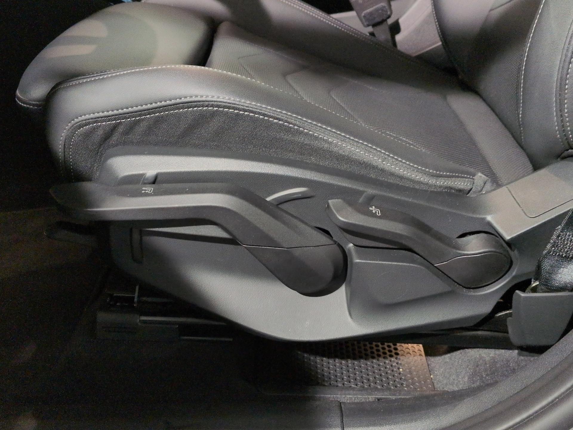 BMW 218i Active Tourer DKG-image-18