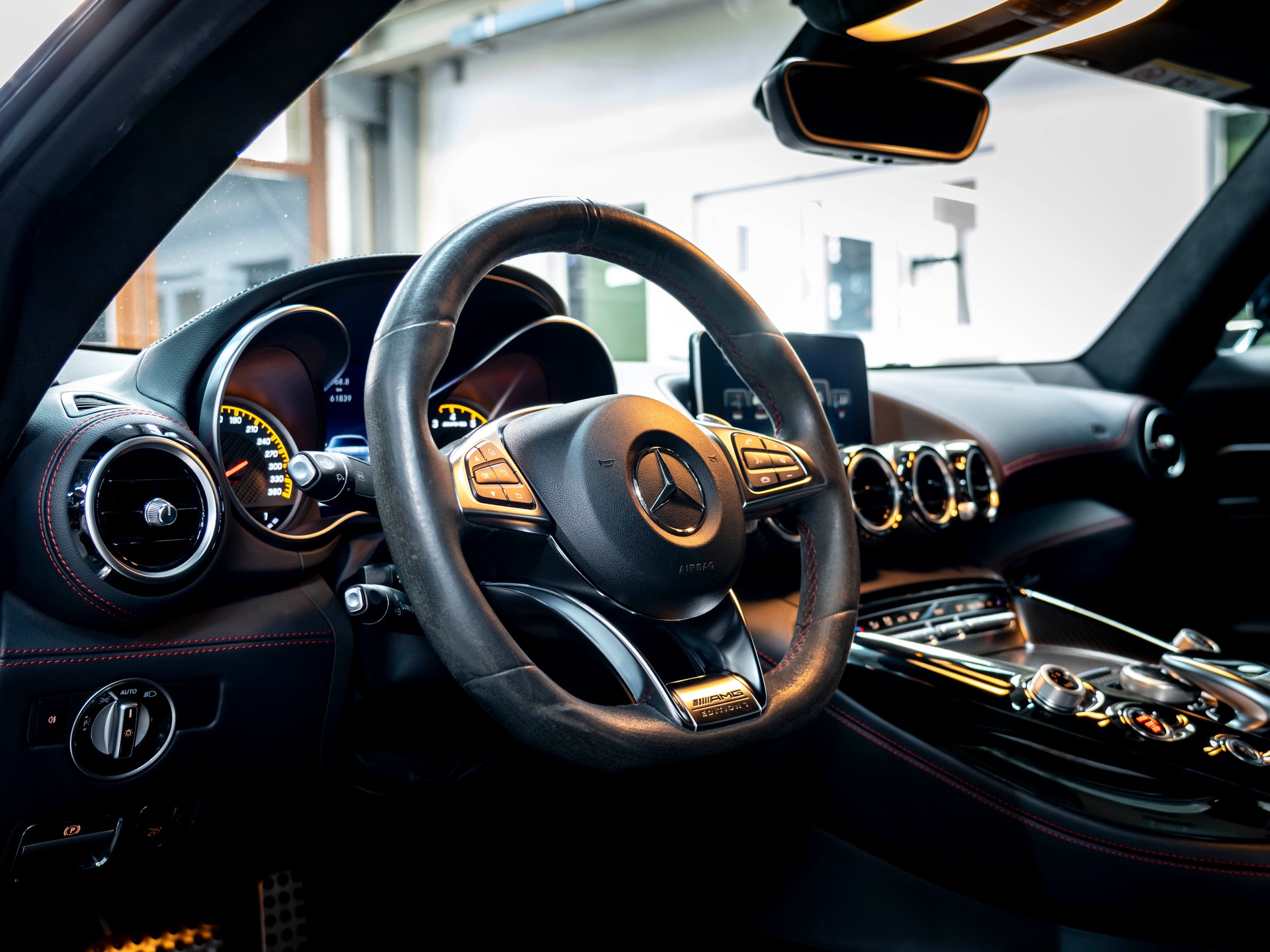 MERCEDES-BENZ AMG GT S Edition 1 Speedshift DCT-image-19
