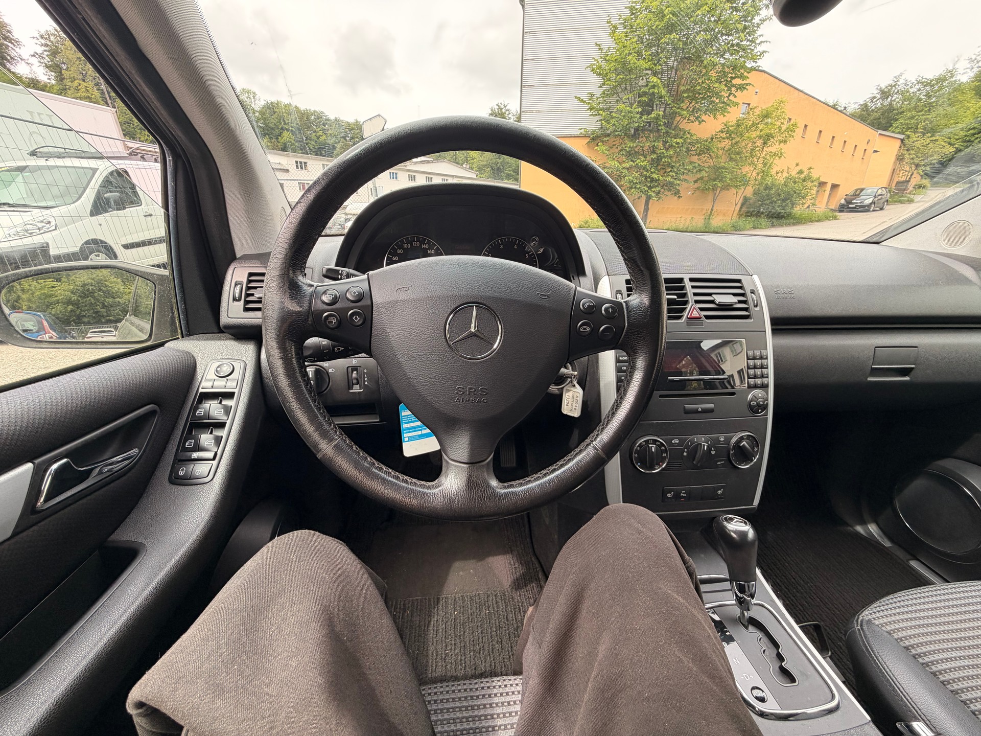 MERCEDES-BENZ A 200 Avantgarde-image-25