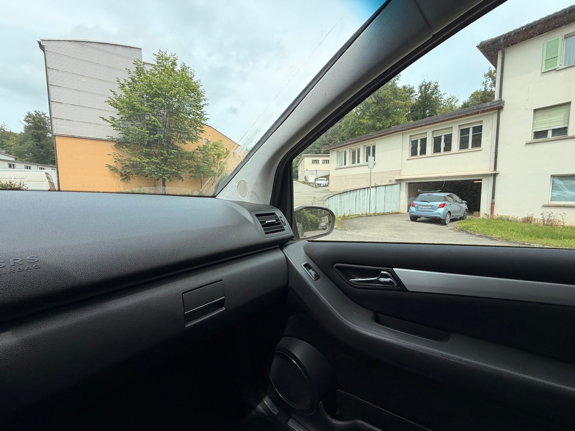 MERCEDES-BENZ A 200 Avantgarde-image-23