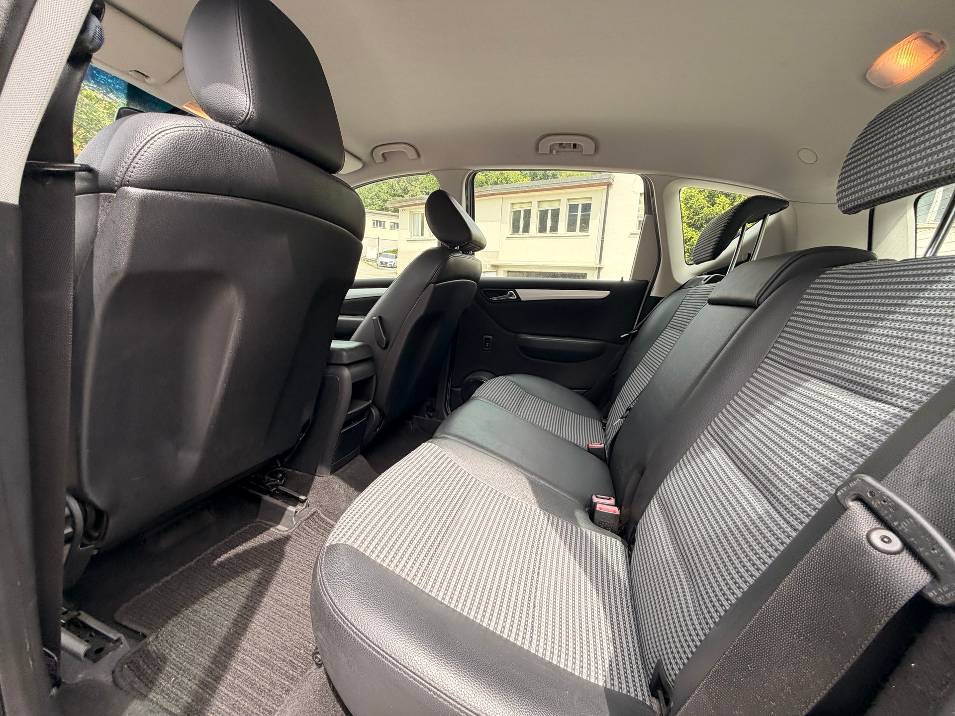 MERCEDES-BENZ A 200 Avantgarde-image-9