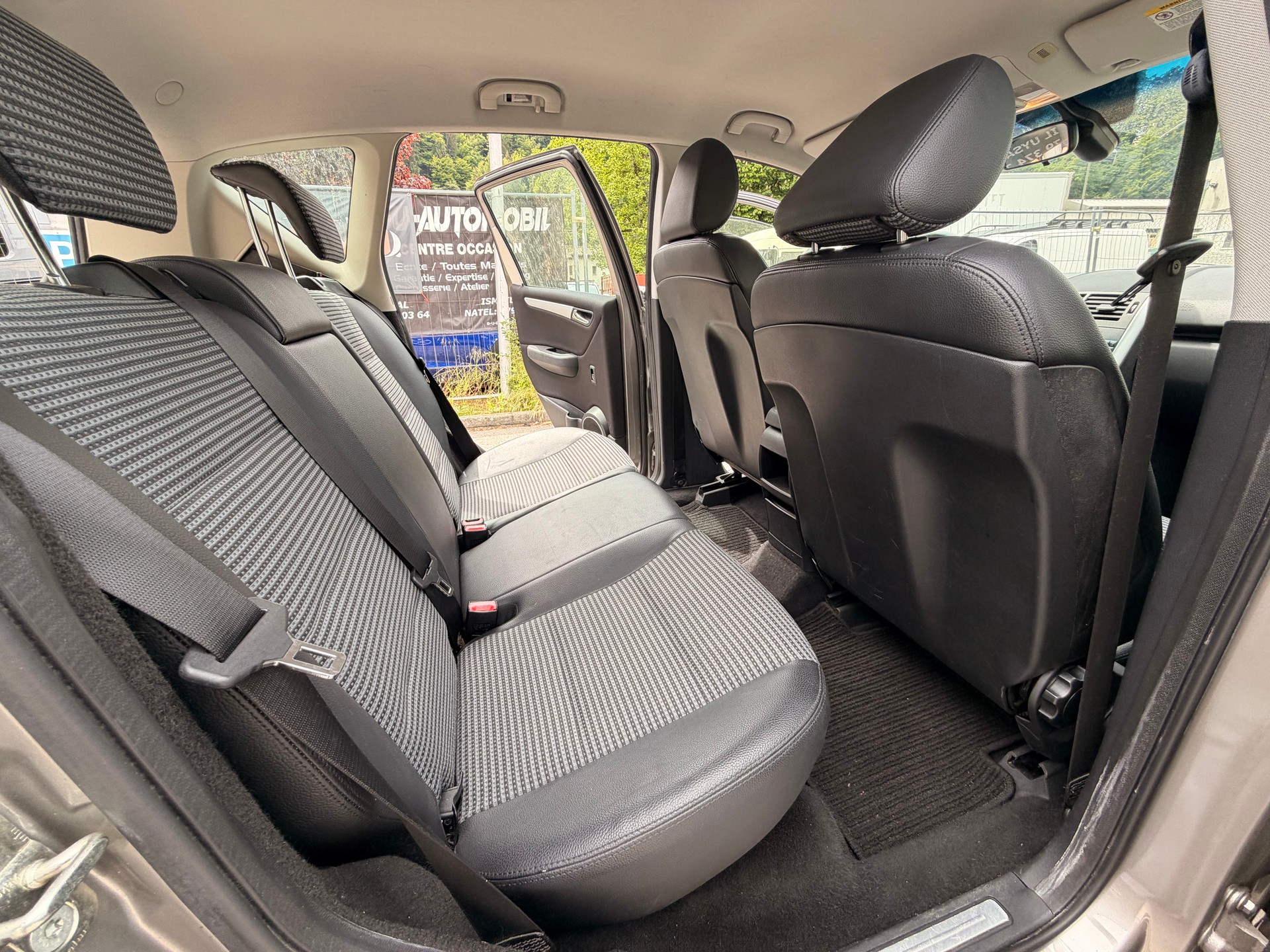 MERCEDES-BENZ A 200 Avantgarde-image-11