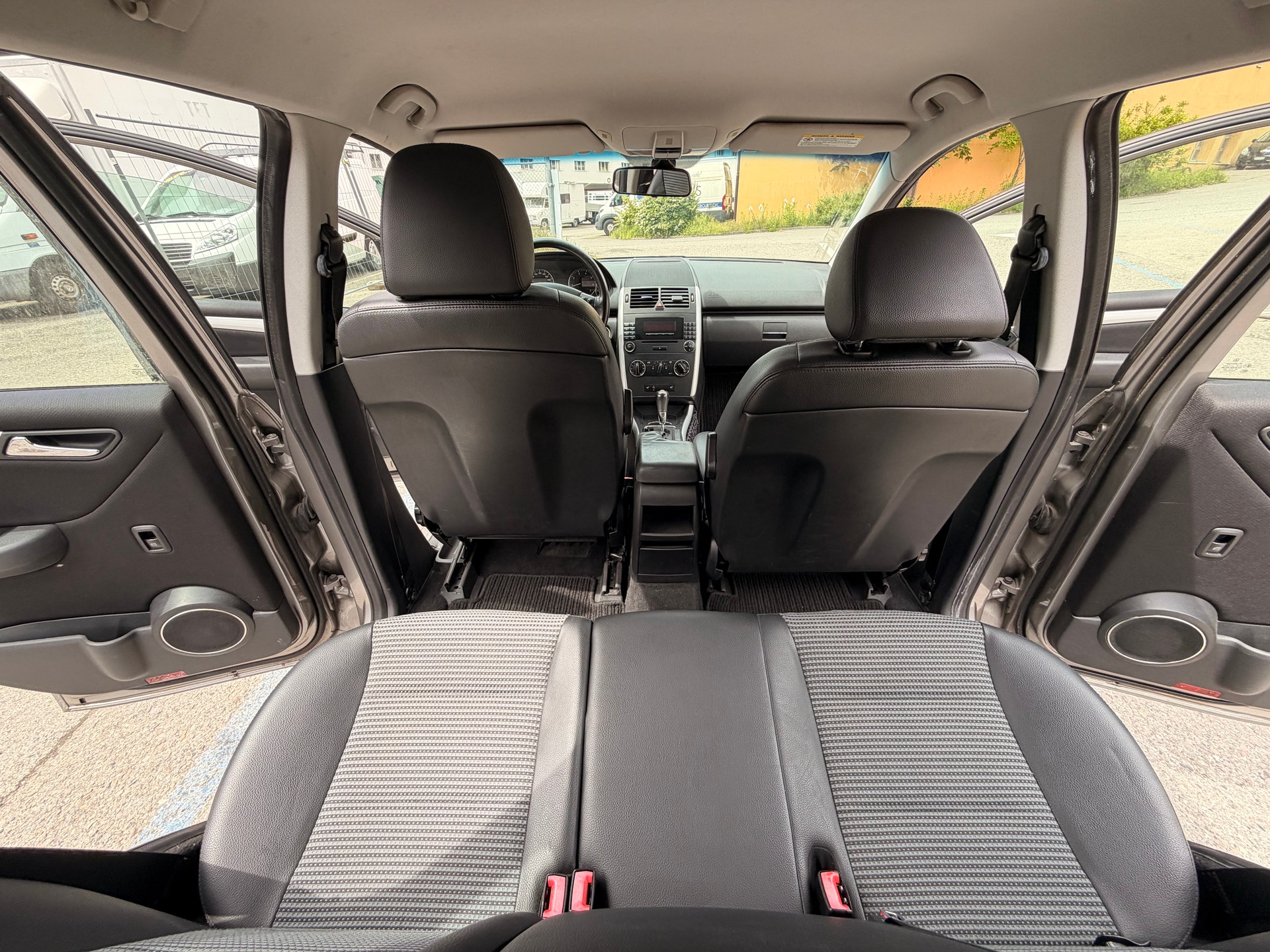 MERCEDES-BENZ A 200 Avantgarde-image-21