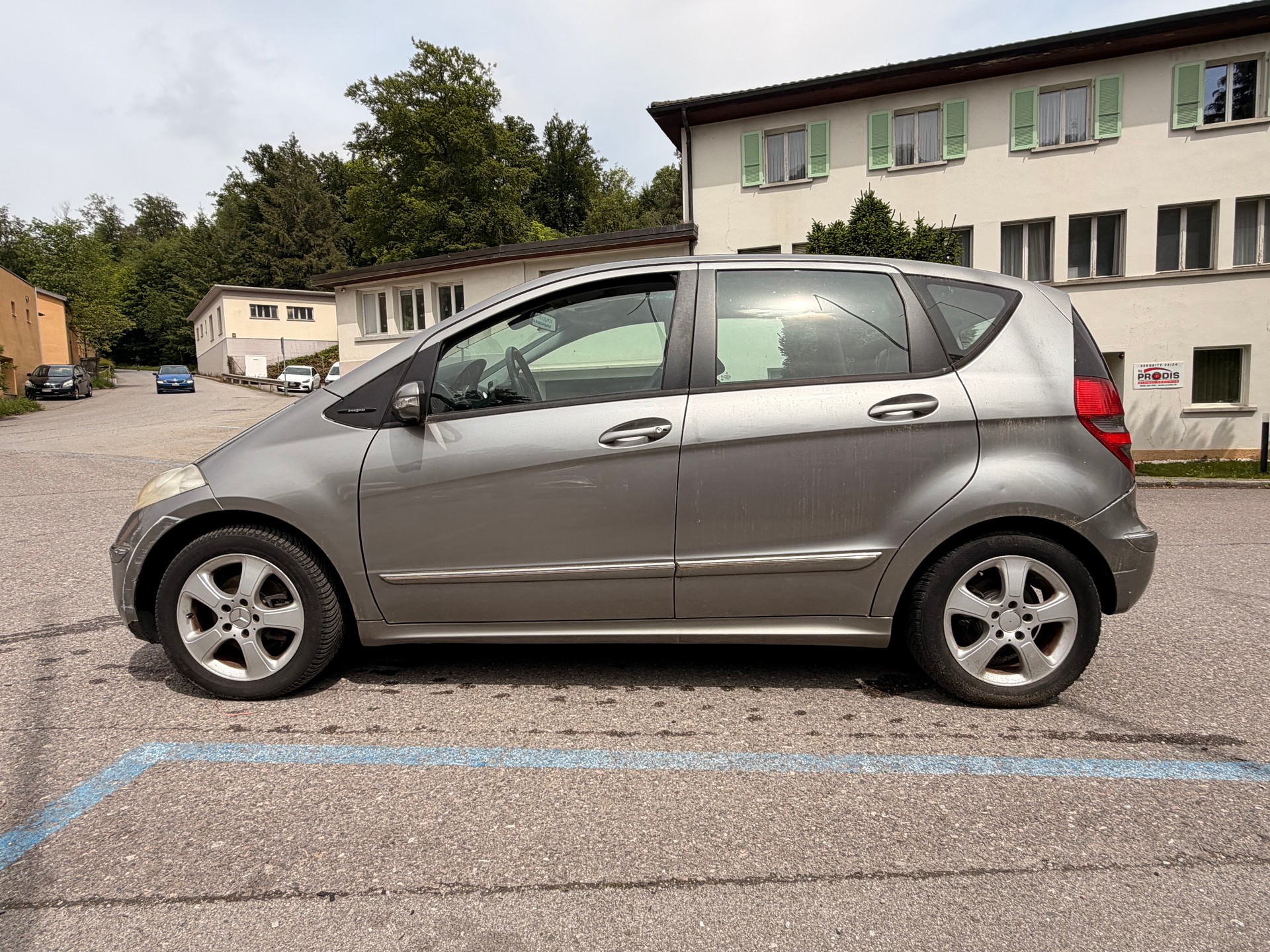 MERCEDES-BENZ A 200 Avantgarde-showroom-element-2