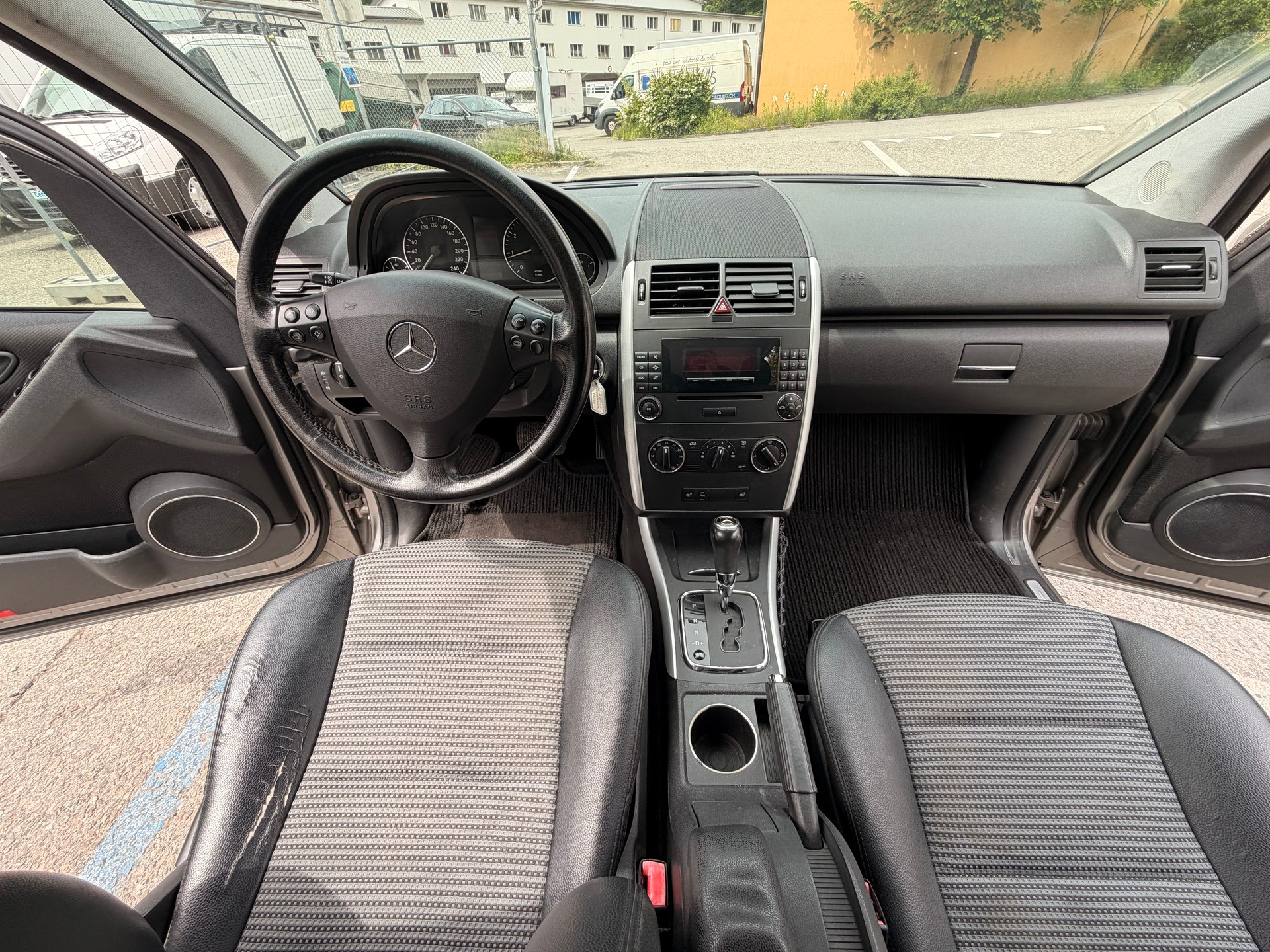 MERCEDES-BENZ A 200 Avantgarde-image-22