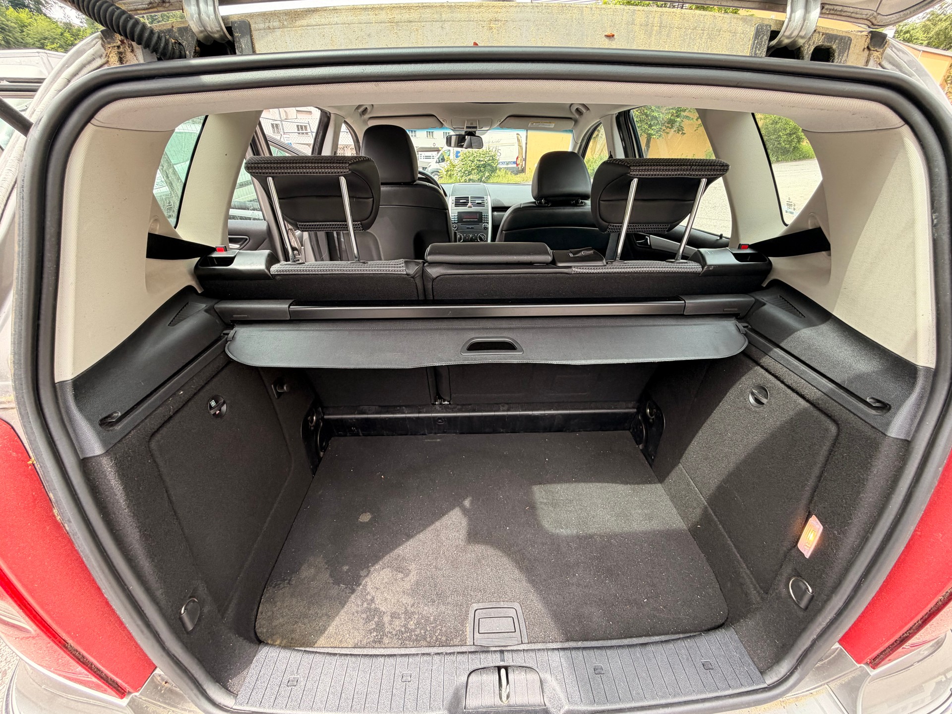 MERCEDES-BENZ A 200 Avantgarde-image-10