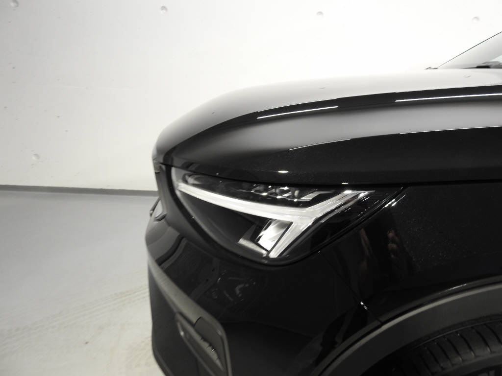 VOLVO XC40 2.0 B3 MH Core-image-9
