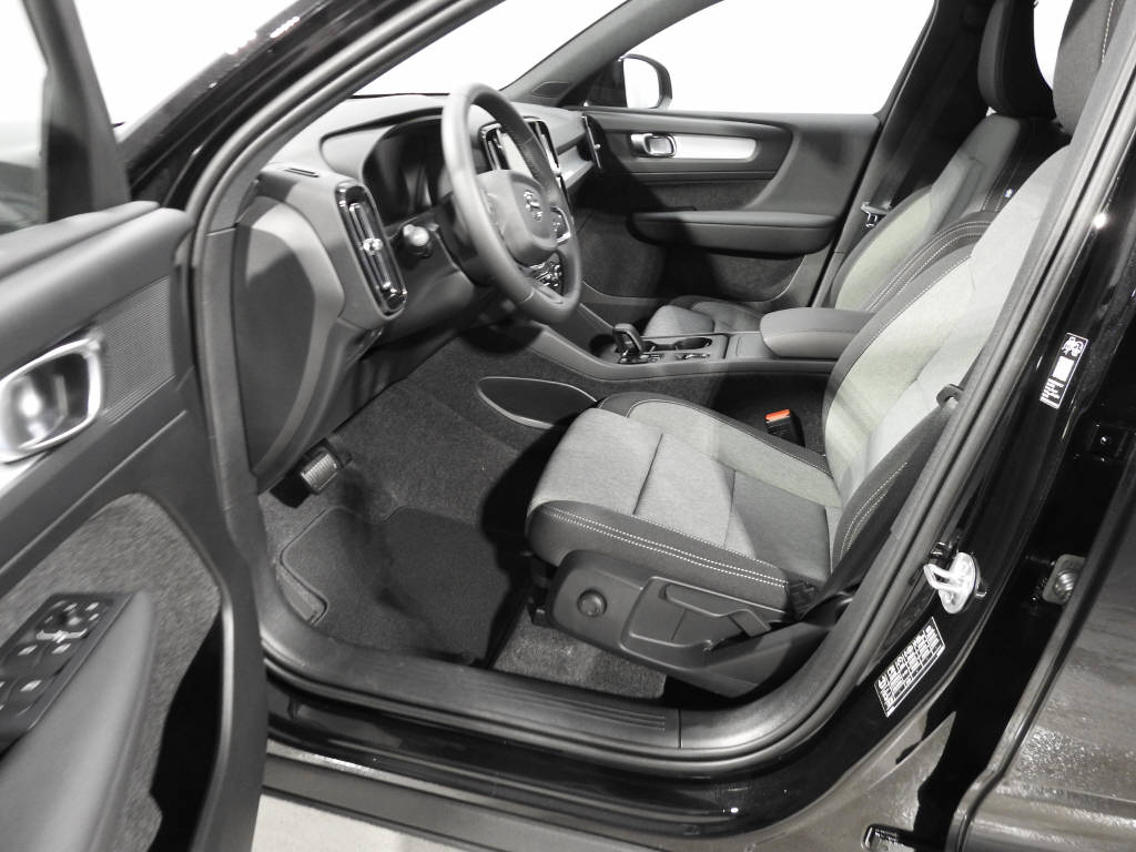 VOLVO XC40 2.0 B3 MH Core-image-18