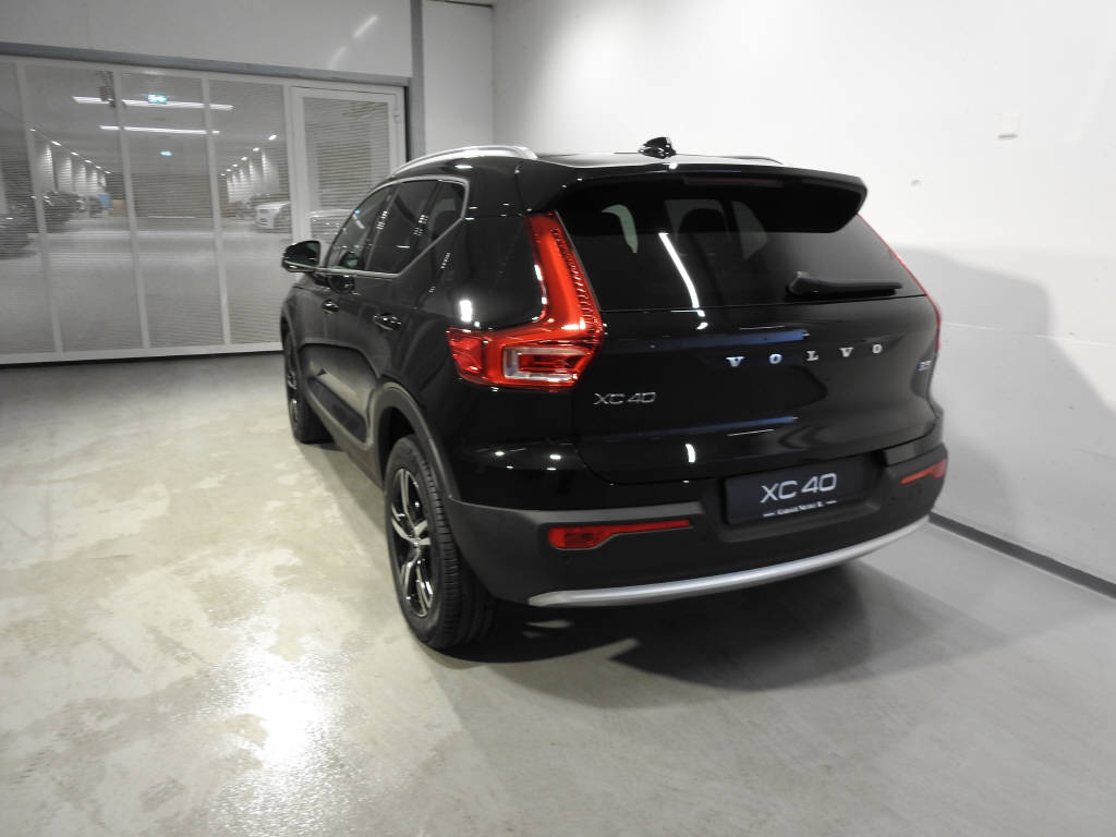 VOLVO XC40 2.0 B3 MH Core-image-12