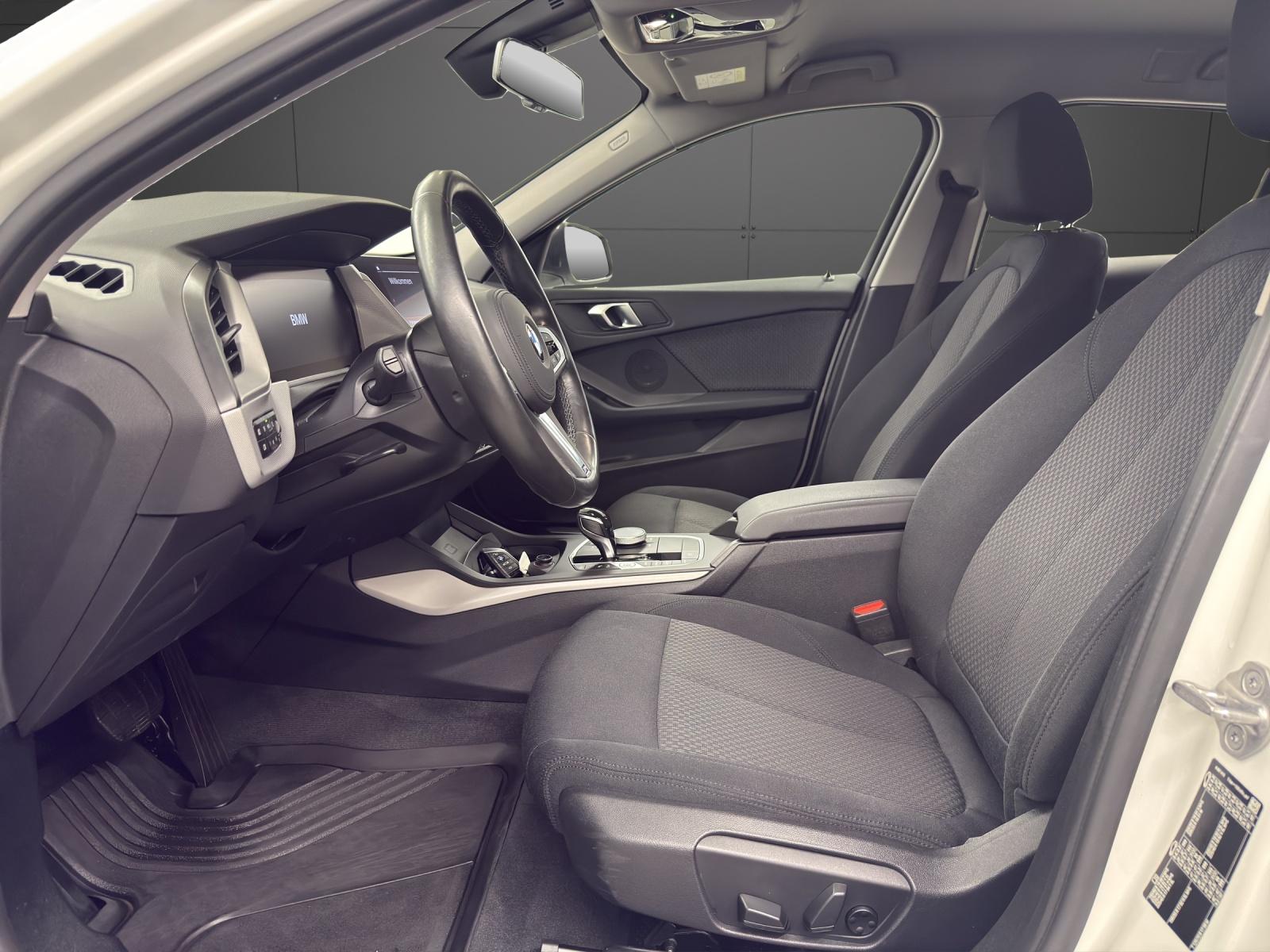 BMW 118i-image-6