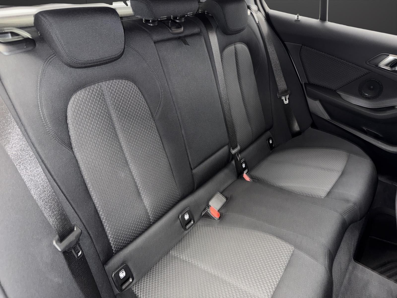 BMW 118i-image-18