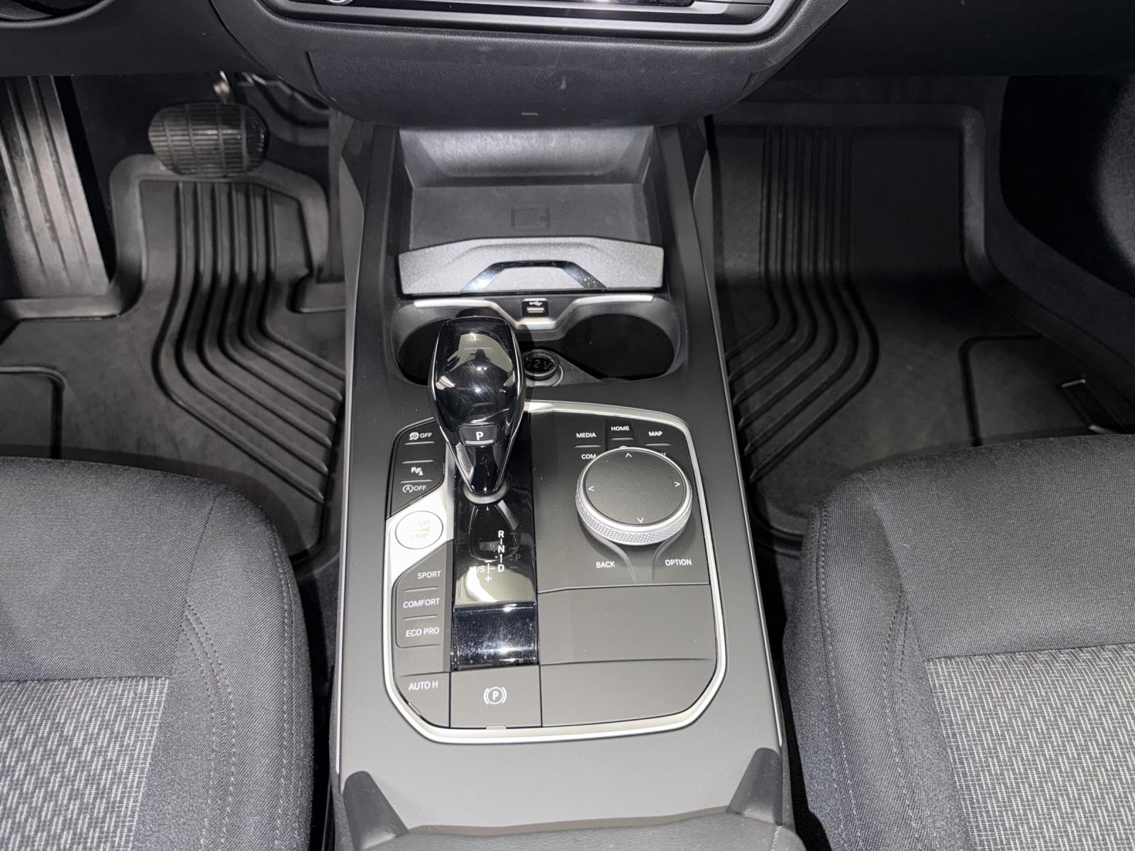 BMW 118i-image-16