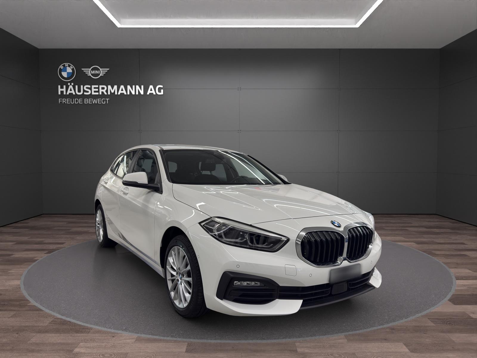 BMW 118i-showroom-element-2