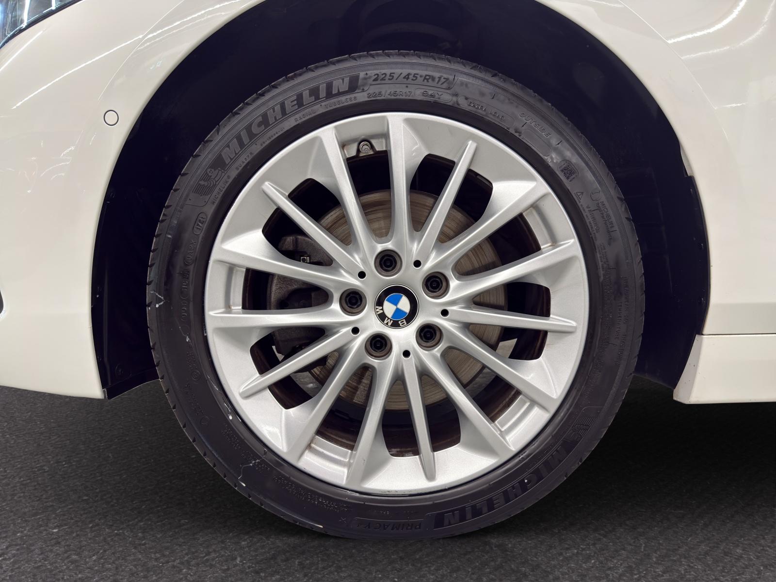 BMW 118i-image-8