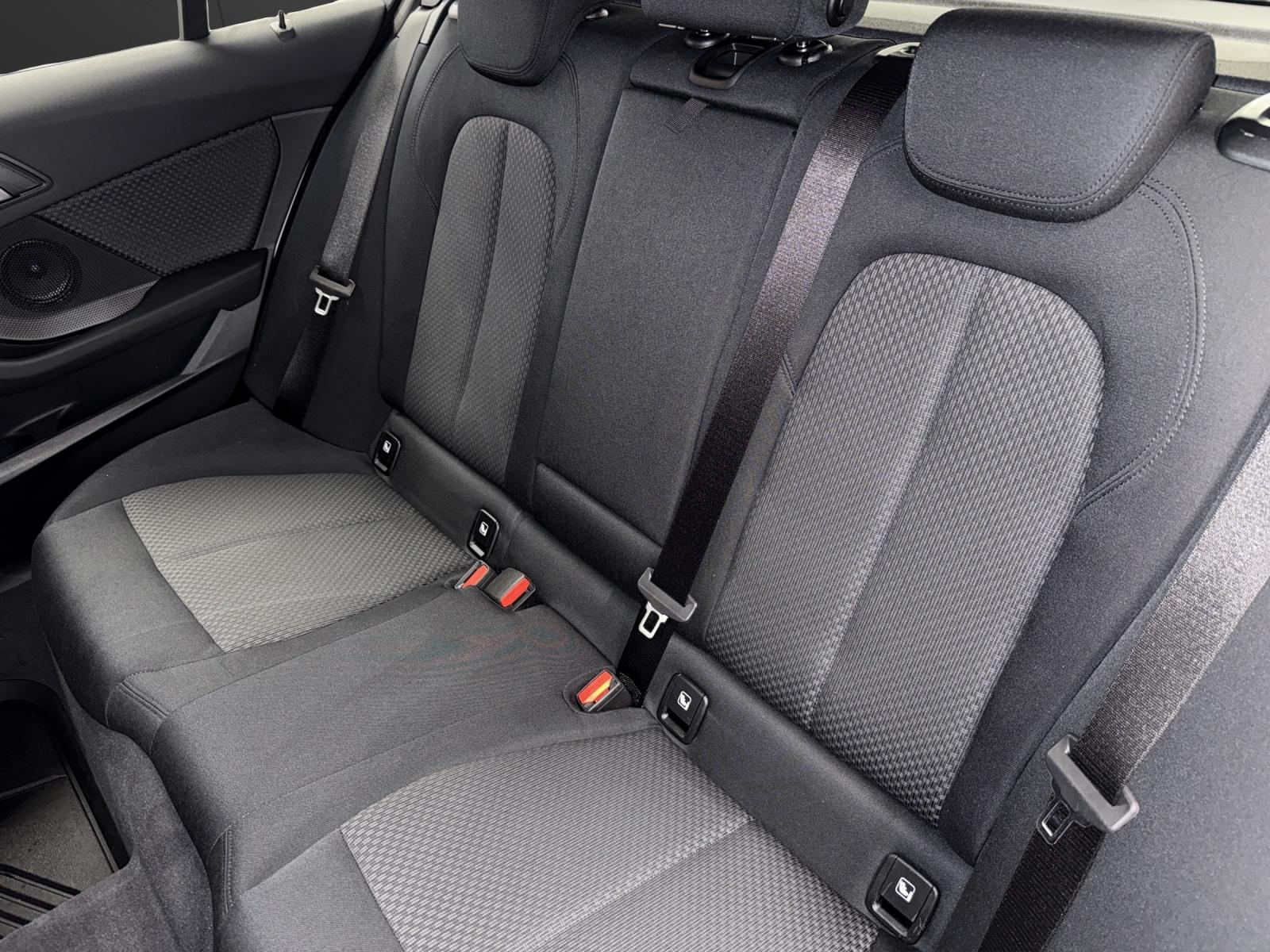 BMW 118i-image-15