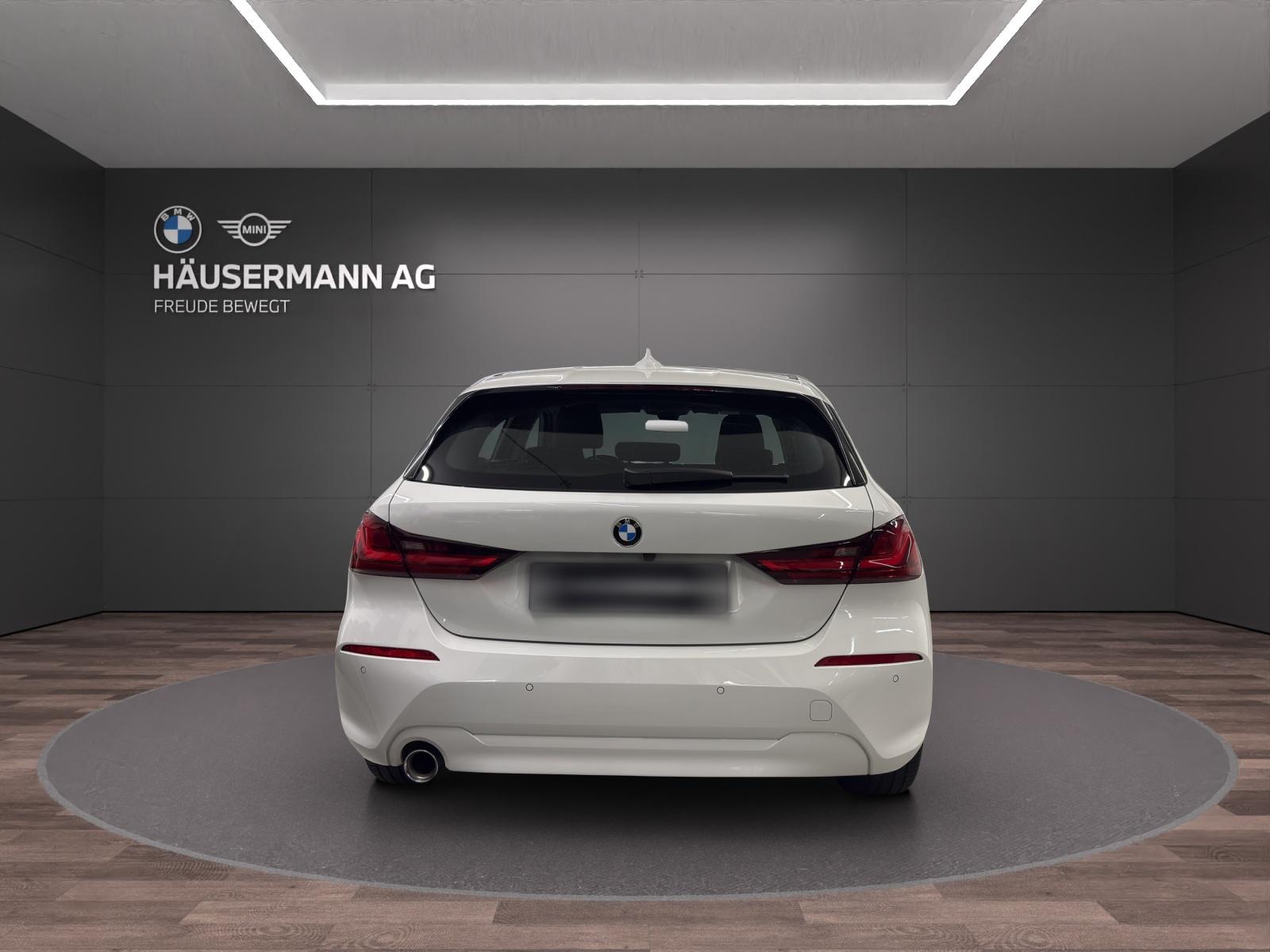 BMW 118i-image-5