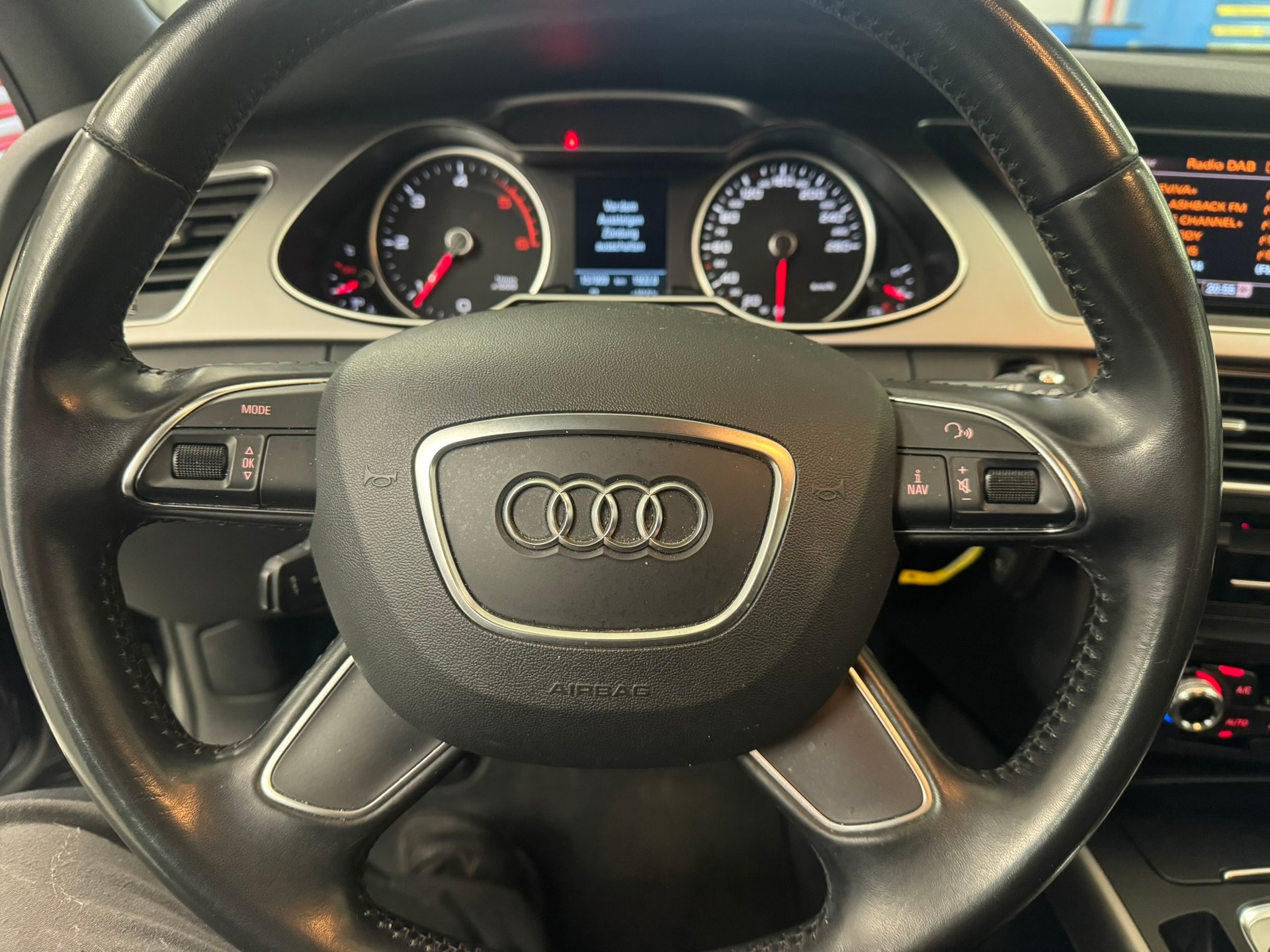 AUDI A4 allroad 2.0 TDI quattro S-tronic-image-10