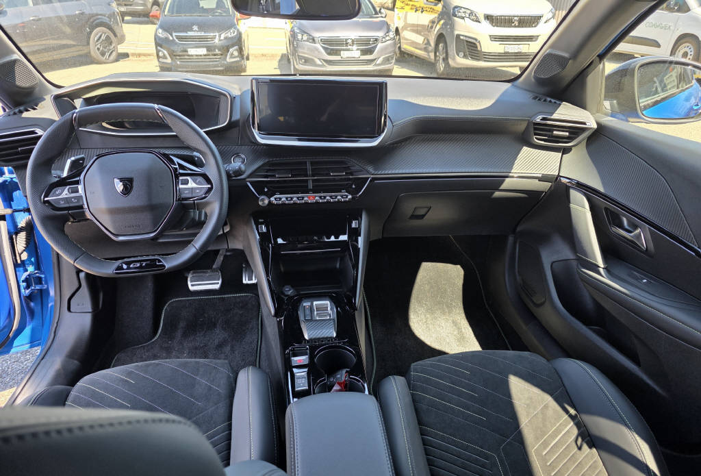 PEUGEOT 208 1.2 Hybrid GT-image-6
