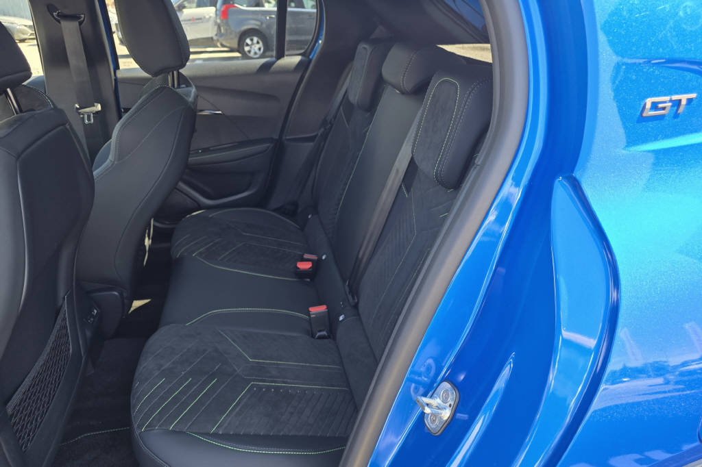 PEUGEOT 208 1.2 Hybrid GT-image-5