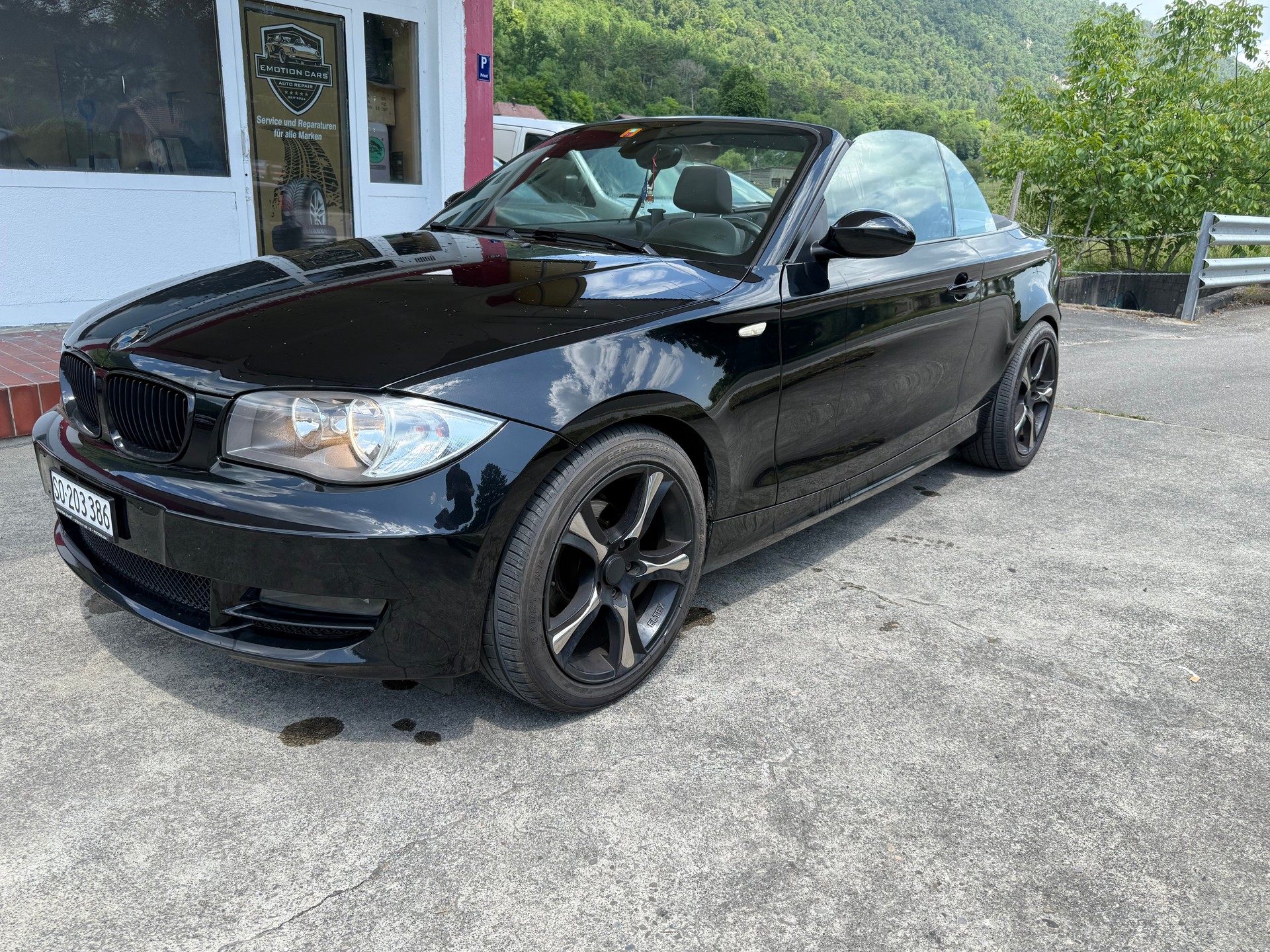 BMW 118i Cabrio-image-3