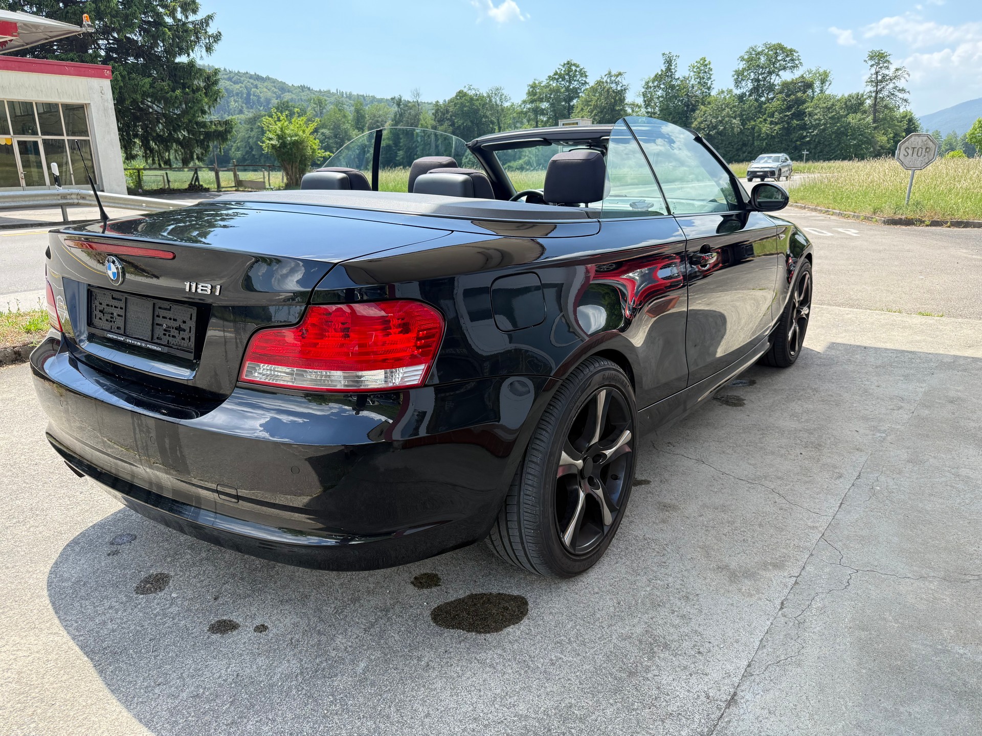 BMW 118i Cabrio-image-2
