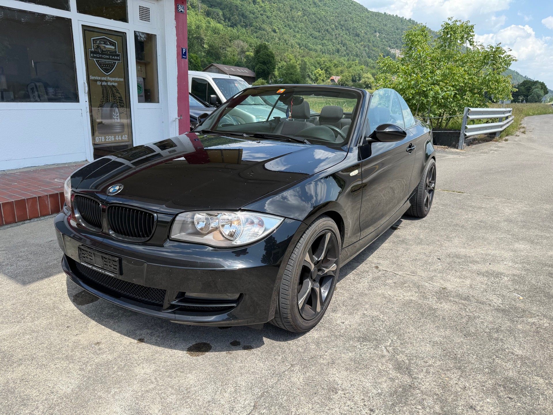 BMW 118i Cabrio-image-1