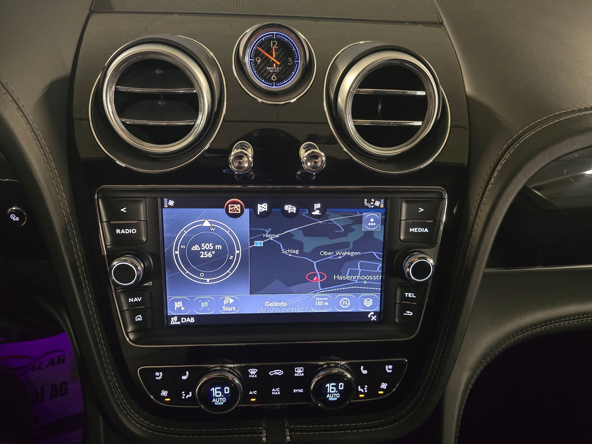 BENTLEY Bentayga W12-image-13