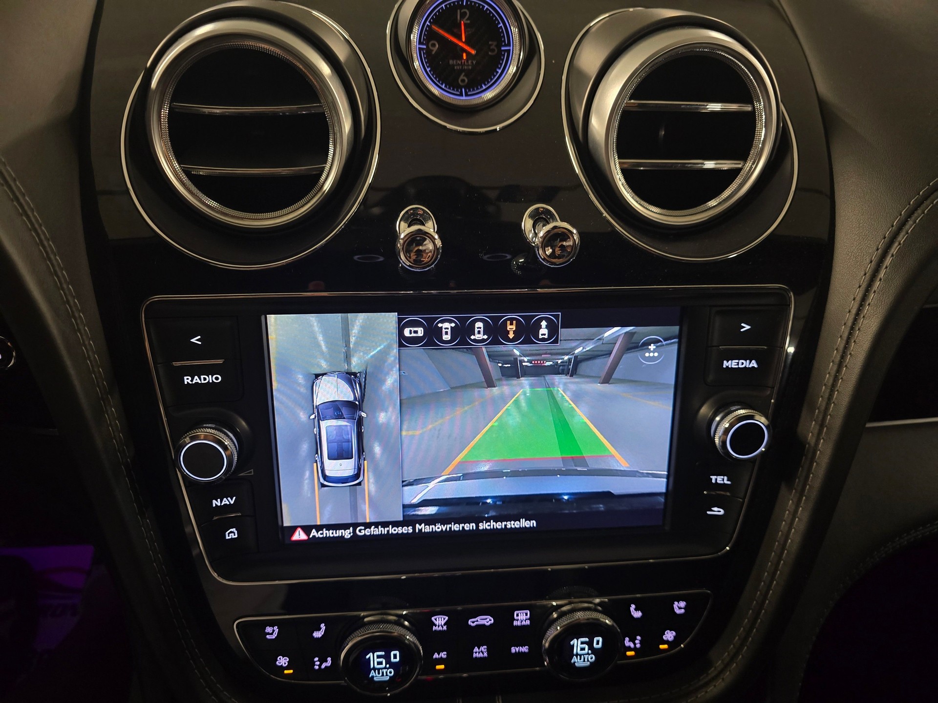 BENTLEY Bentayga W12-image-14
