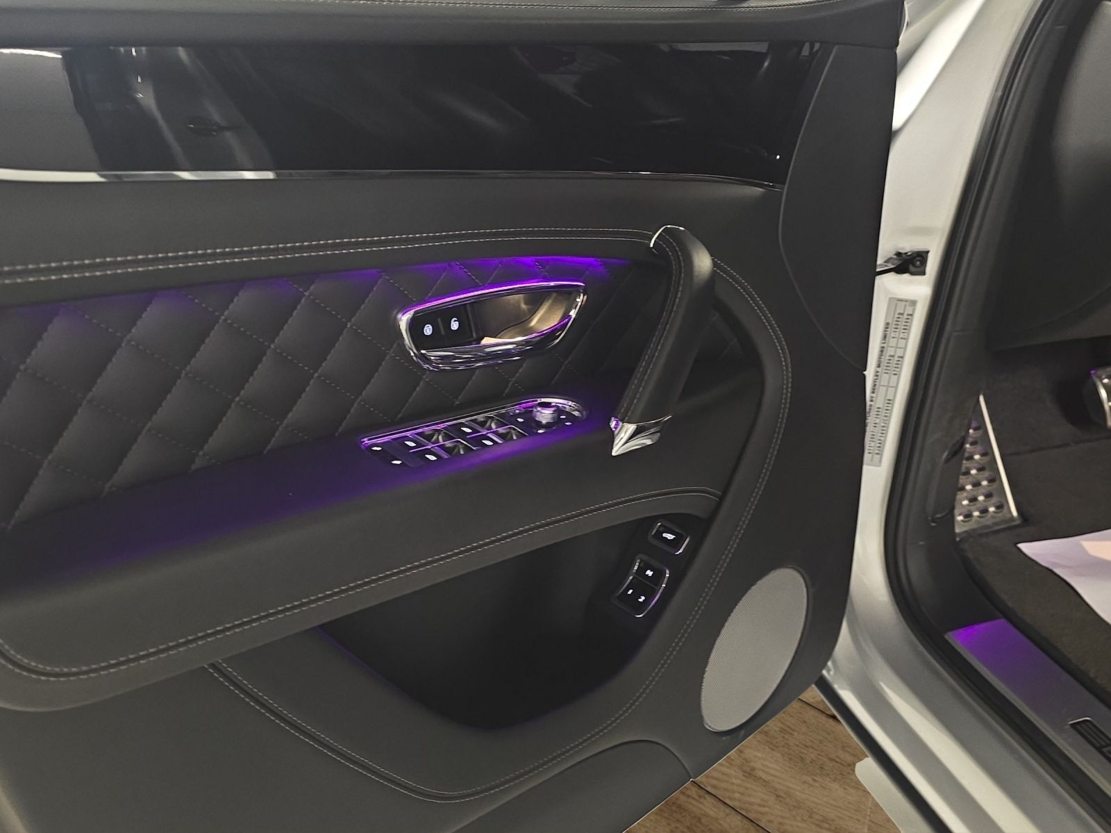 BENTLEY Bentayga W12-image-21