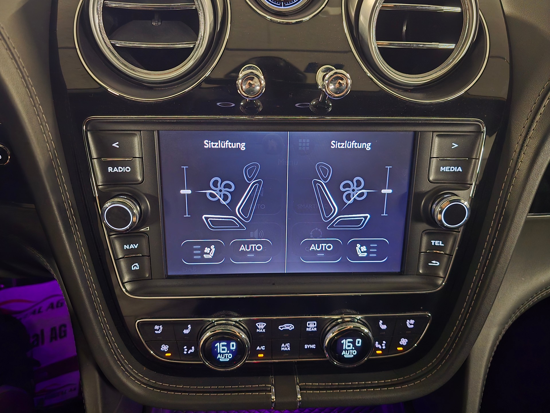 BENTLEY Bentayga W12-image-16