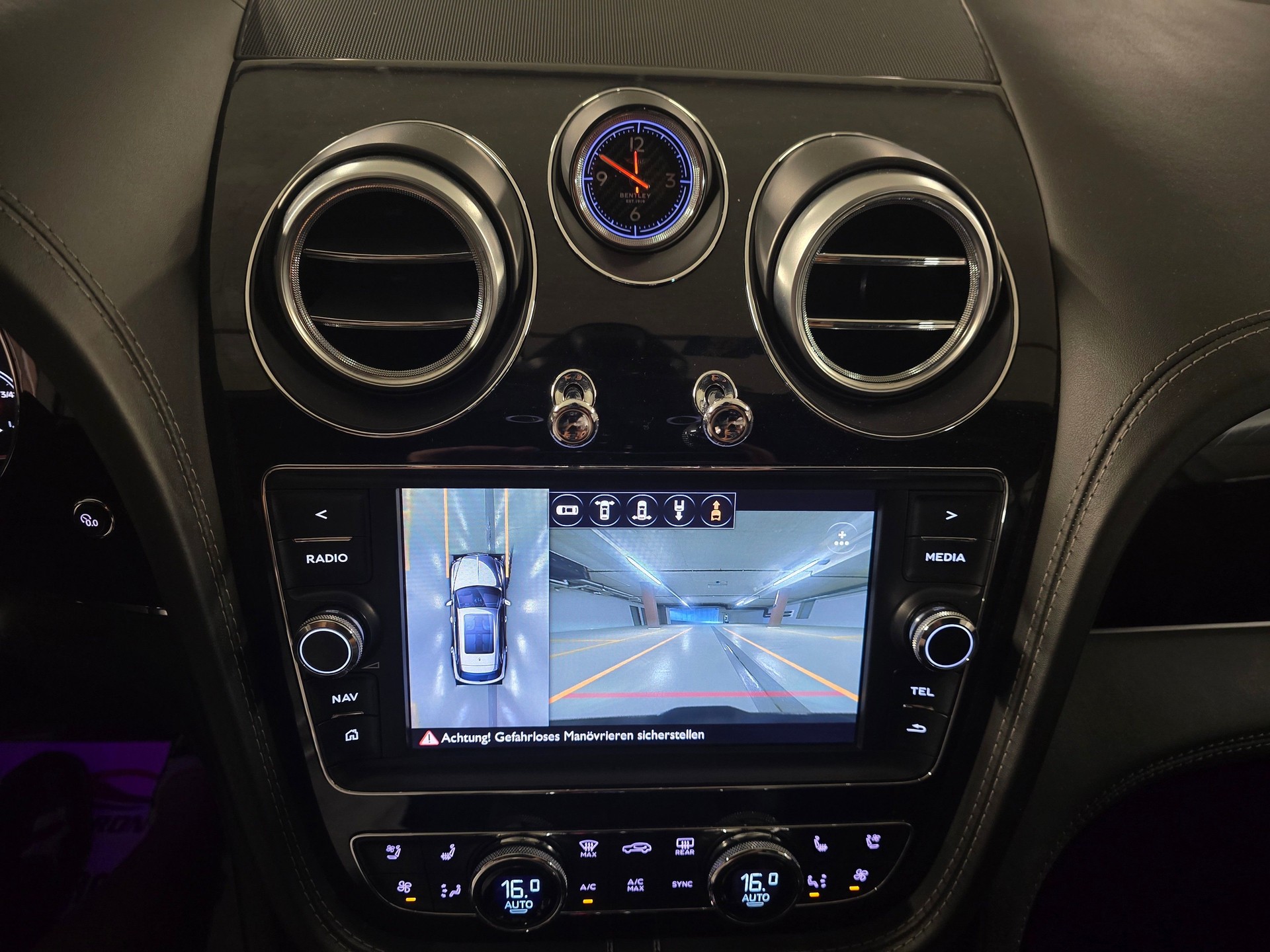 BENTLEY Bentayga W12-image-15