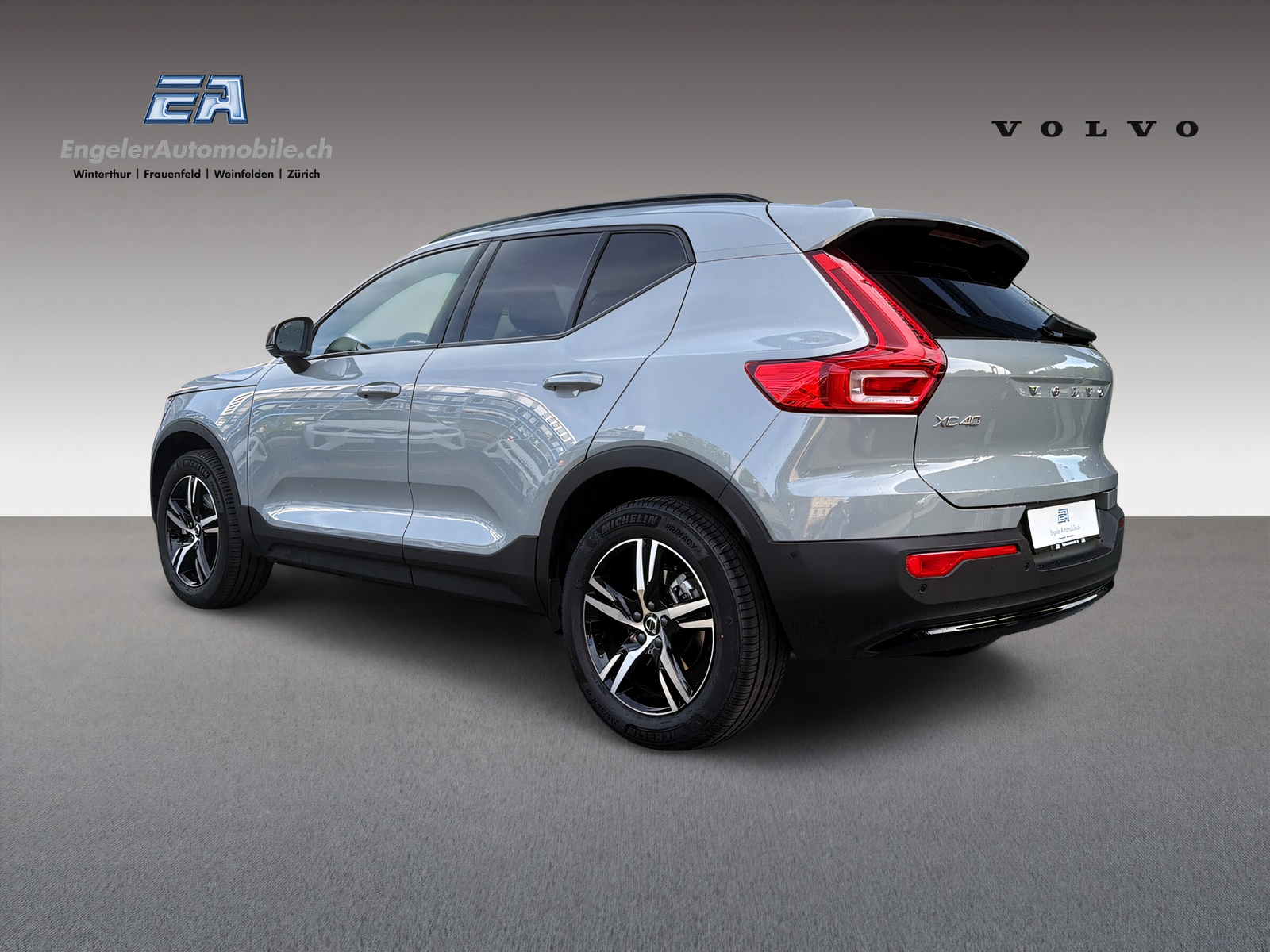 VOLVO XC40 2.0 B3 MH Plus Dark-showroom-element-3