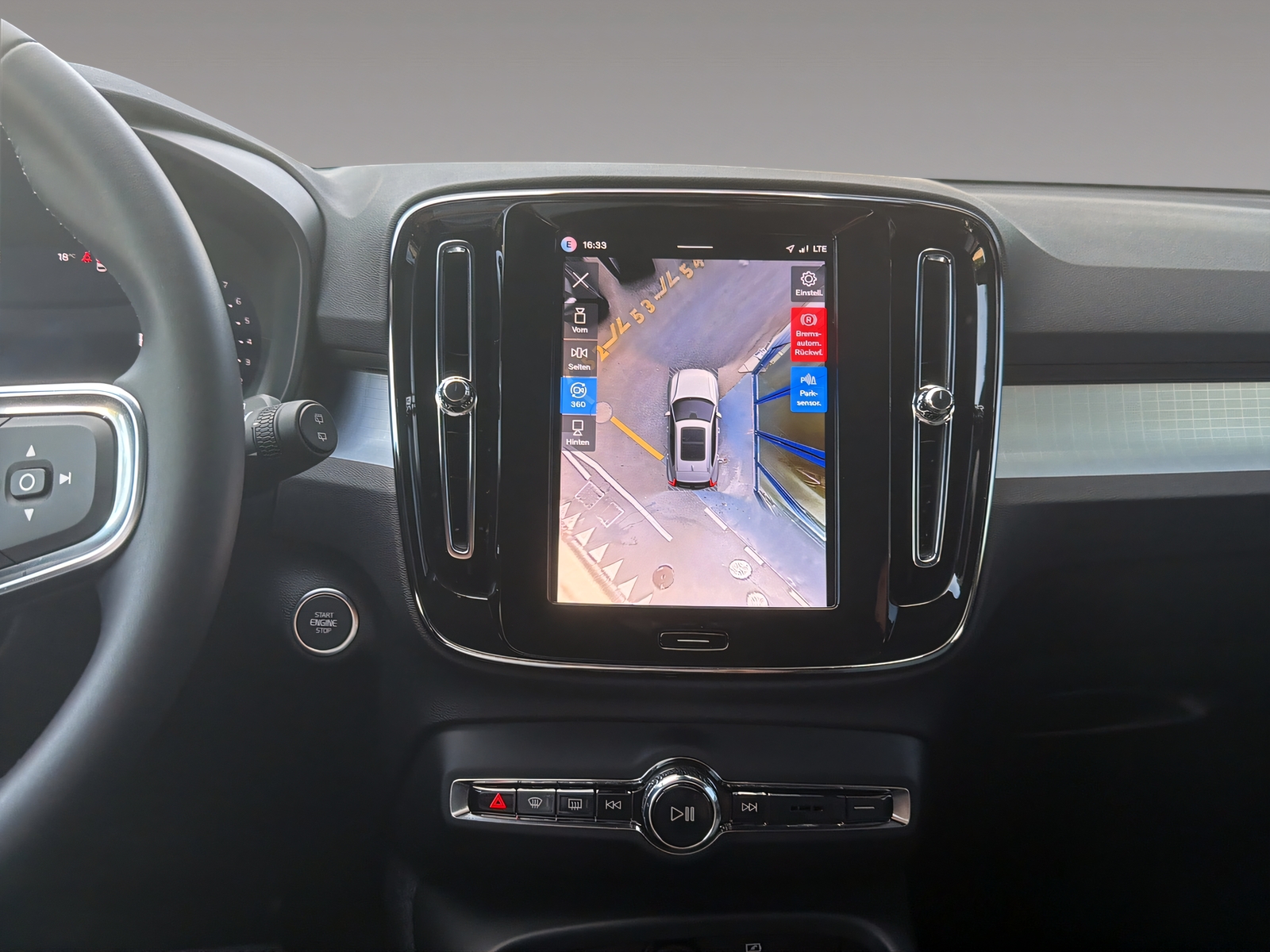 VOLVO XC40 2.0 B3 MH Plus Dark-image-10