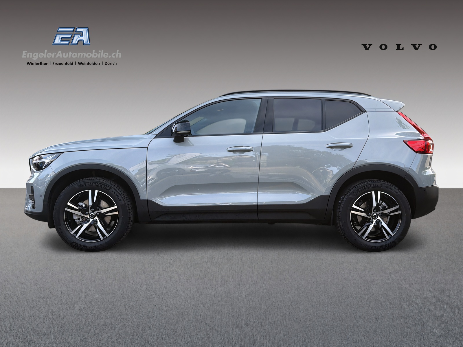 VOLVO XC40 2.0 B3 MH Plus Dark-showroom-element-2