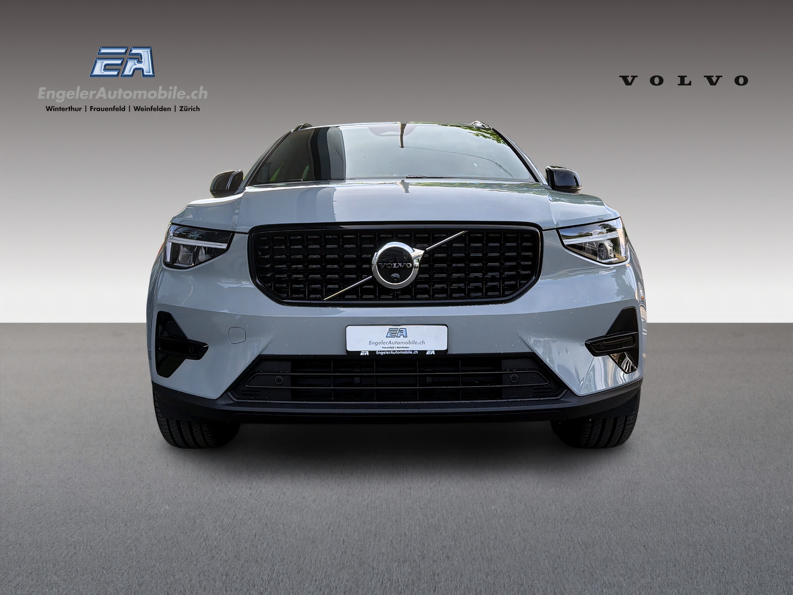VOLVO XC40 2.0 B3 MH Plus Dark-showroom-element-1