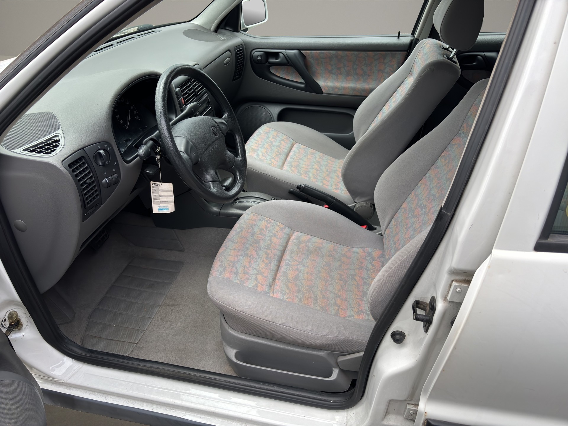 VW Polo 75-image-9