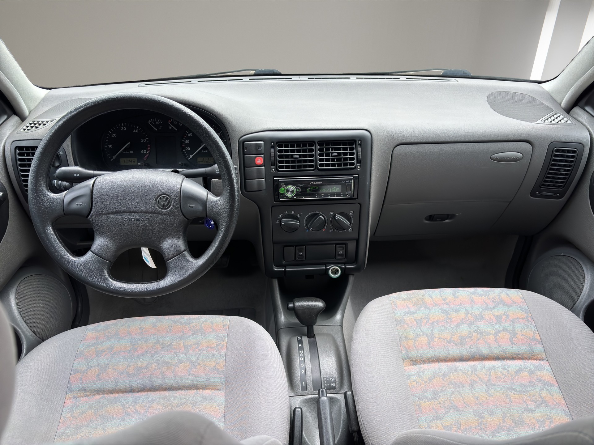 VW Polo 75-image-11