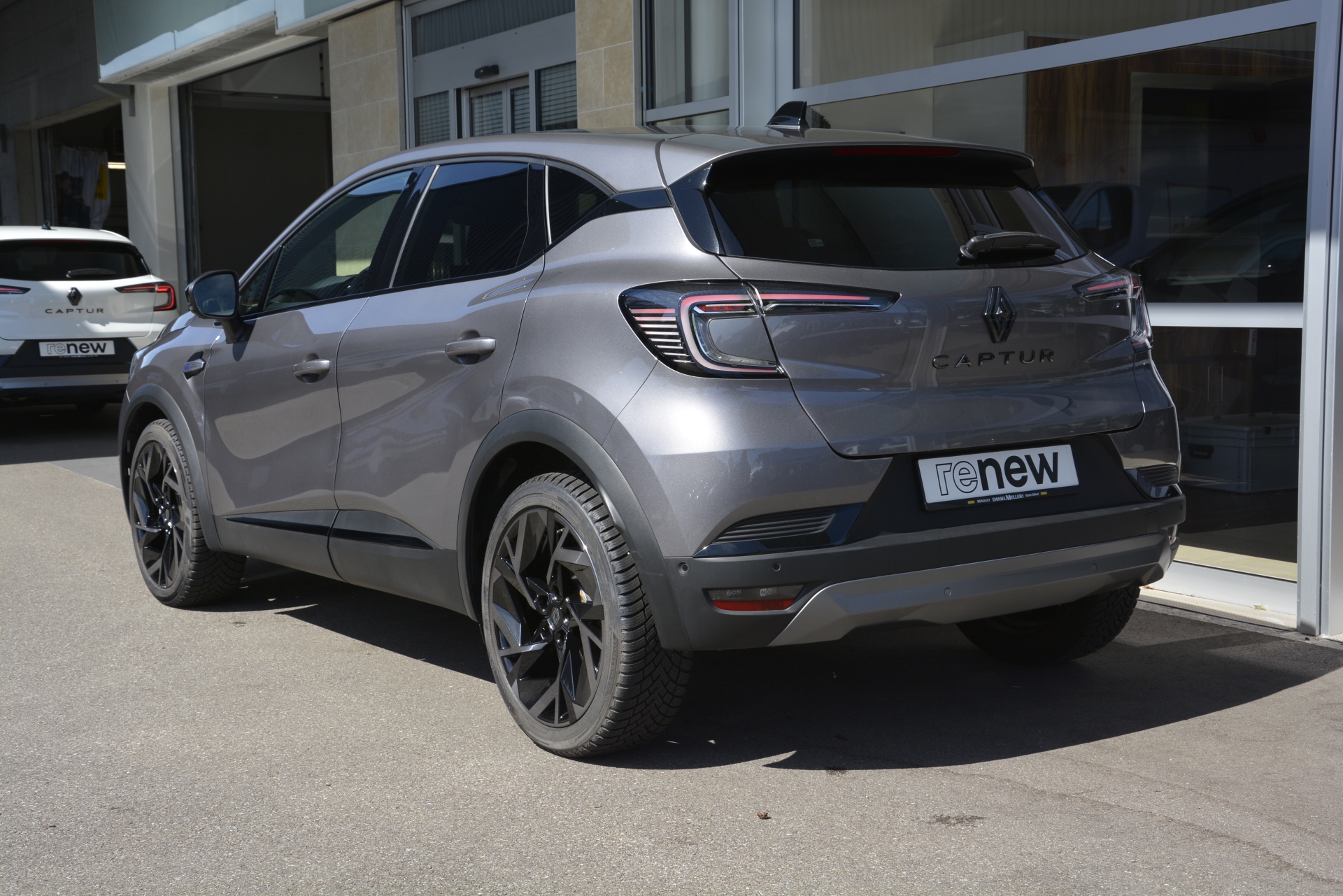 RENAULT Captur 1.3 TCe 160 esprit Alpine EDC-image-4