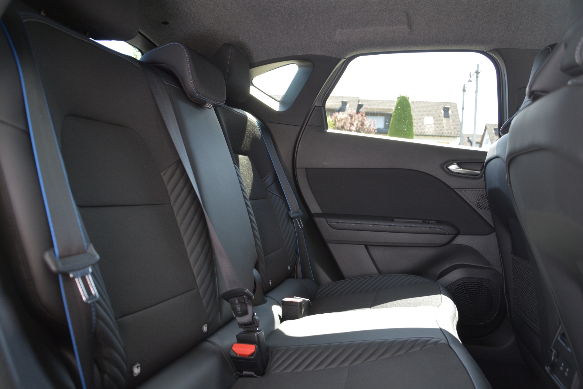 RENAULT Captur 1.3 TCe 160 esprit Alpine EDC-image-6