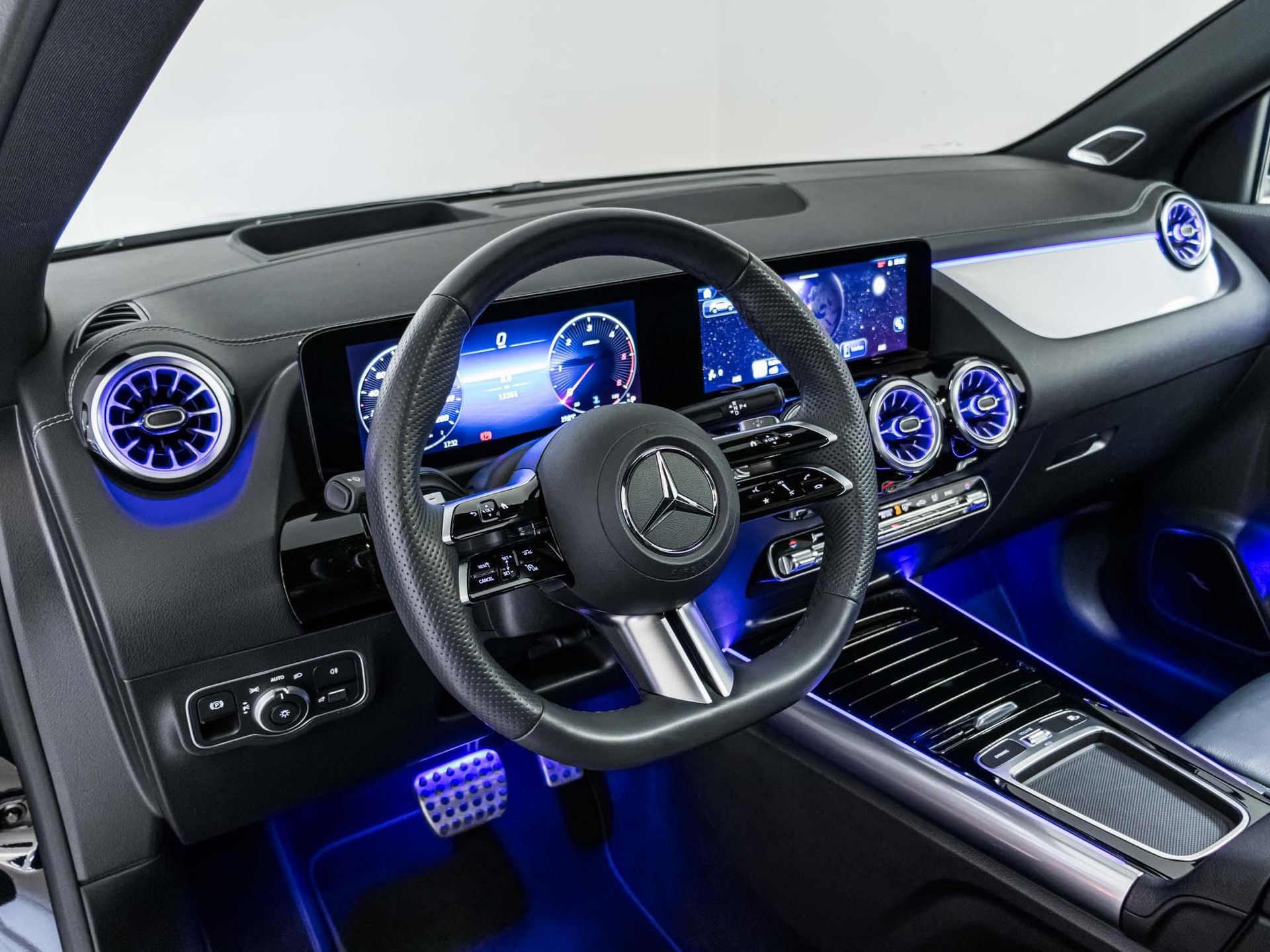 MERCEDES-BENZ GLA 220 d 4MATIC-image-9