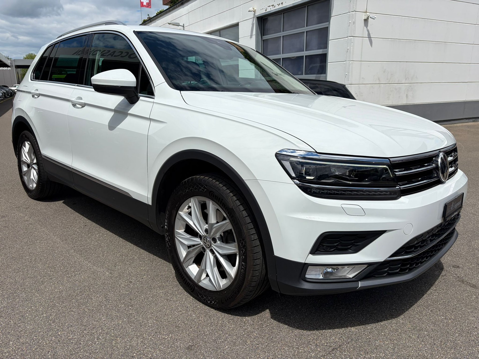 VW Tiguan 2.0TSI Highline 4Motion-image-2