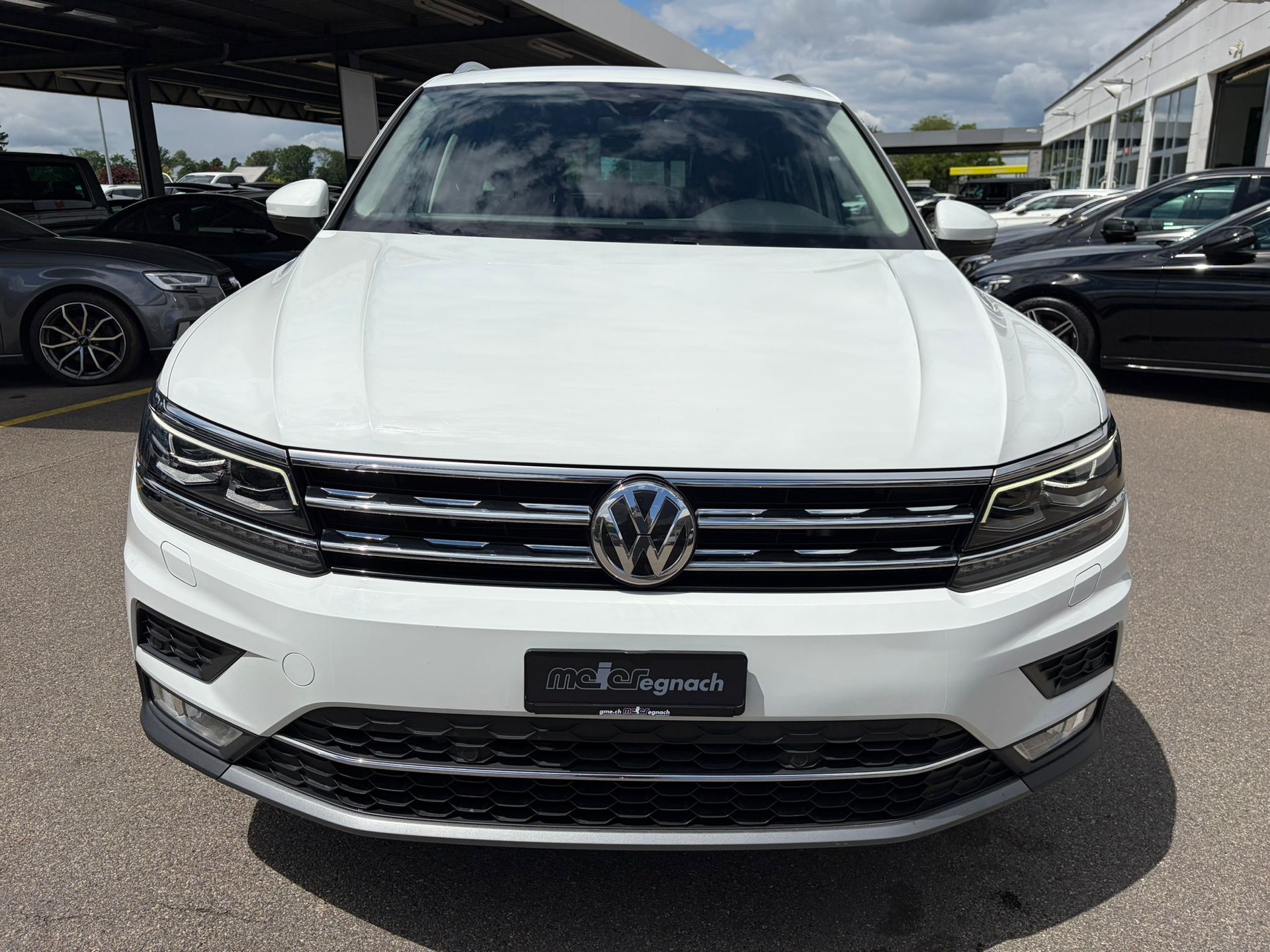 VW Tiguan 2.0TSI Highline 4Motion-image-1