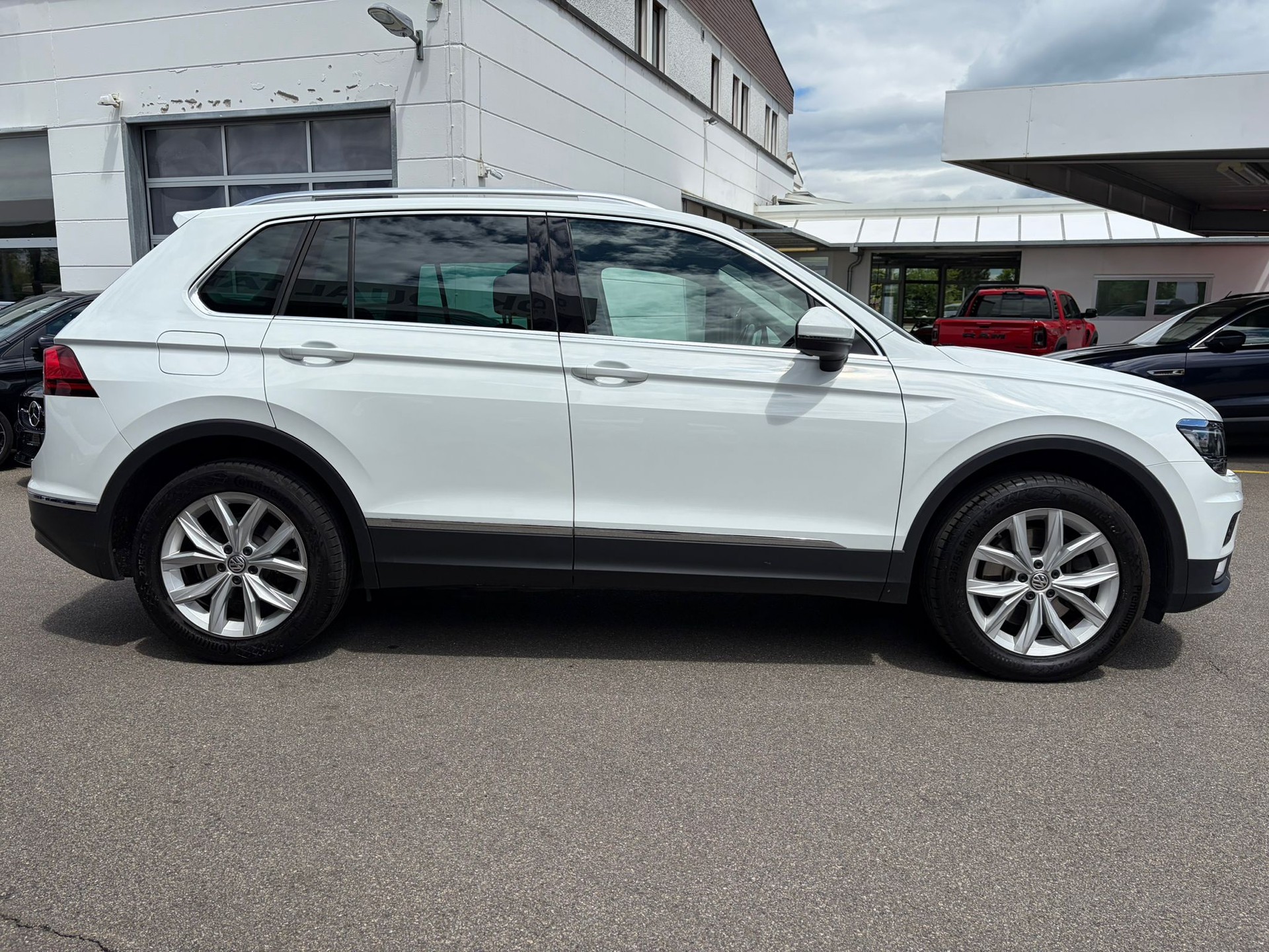 VW Tiguan 2.0TSI Highline 4Motion-image-4