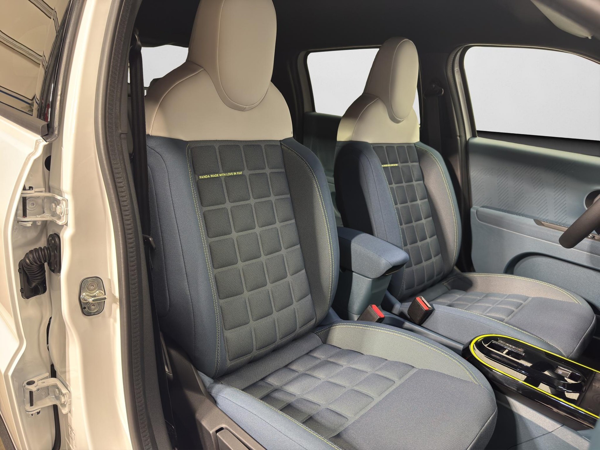 FIAT Grande Panda 1.2 Hybrid La Prima-image-12
