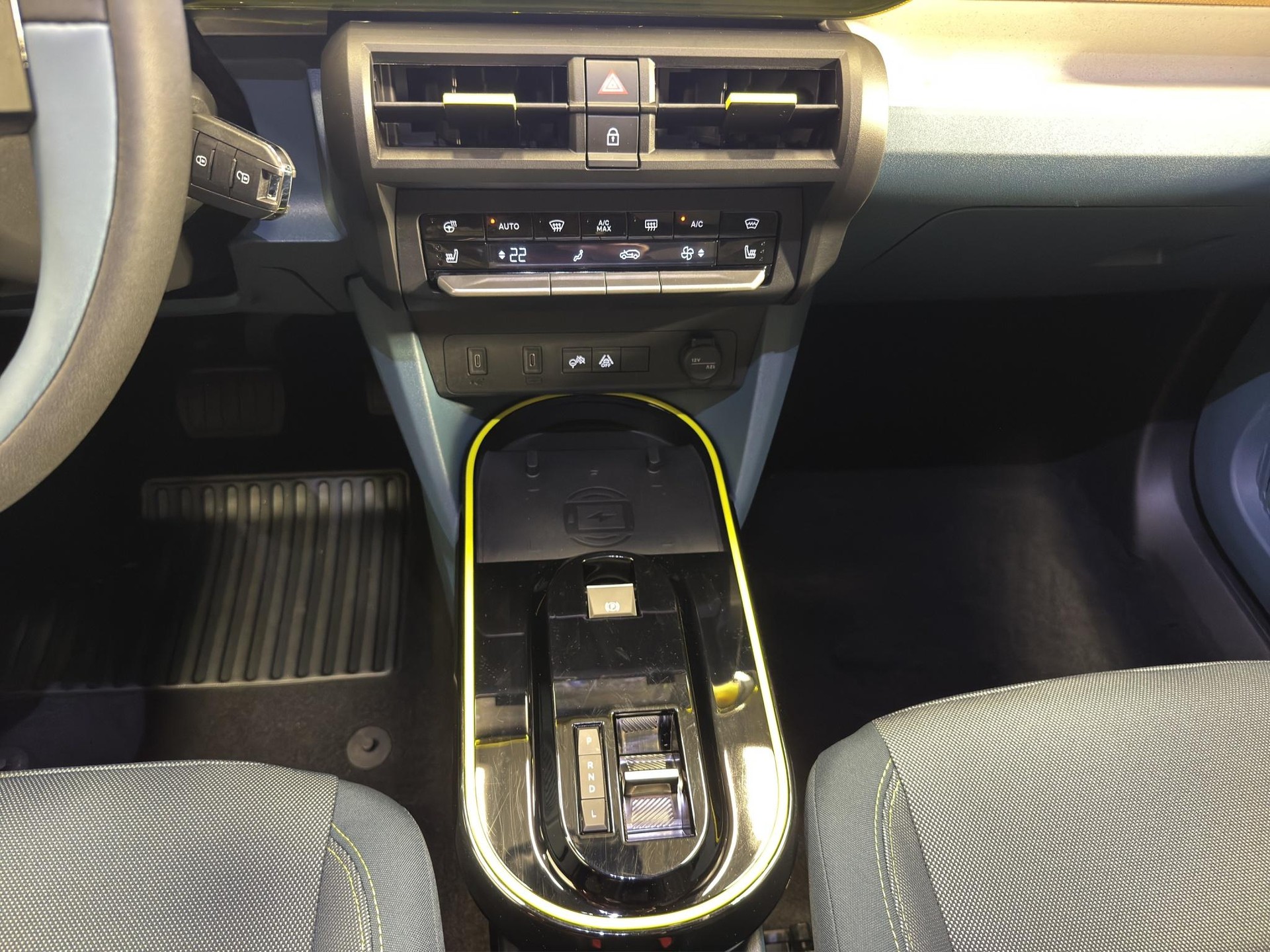 FIAT Grande Panda 1.2 Hybrid La Prima-image-9