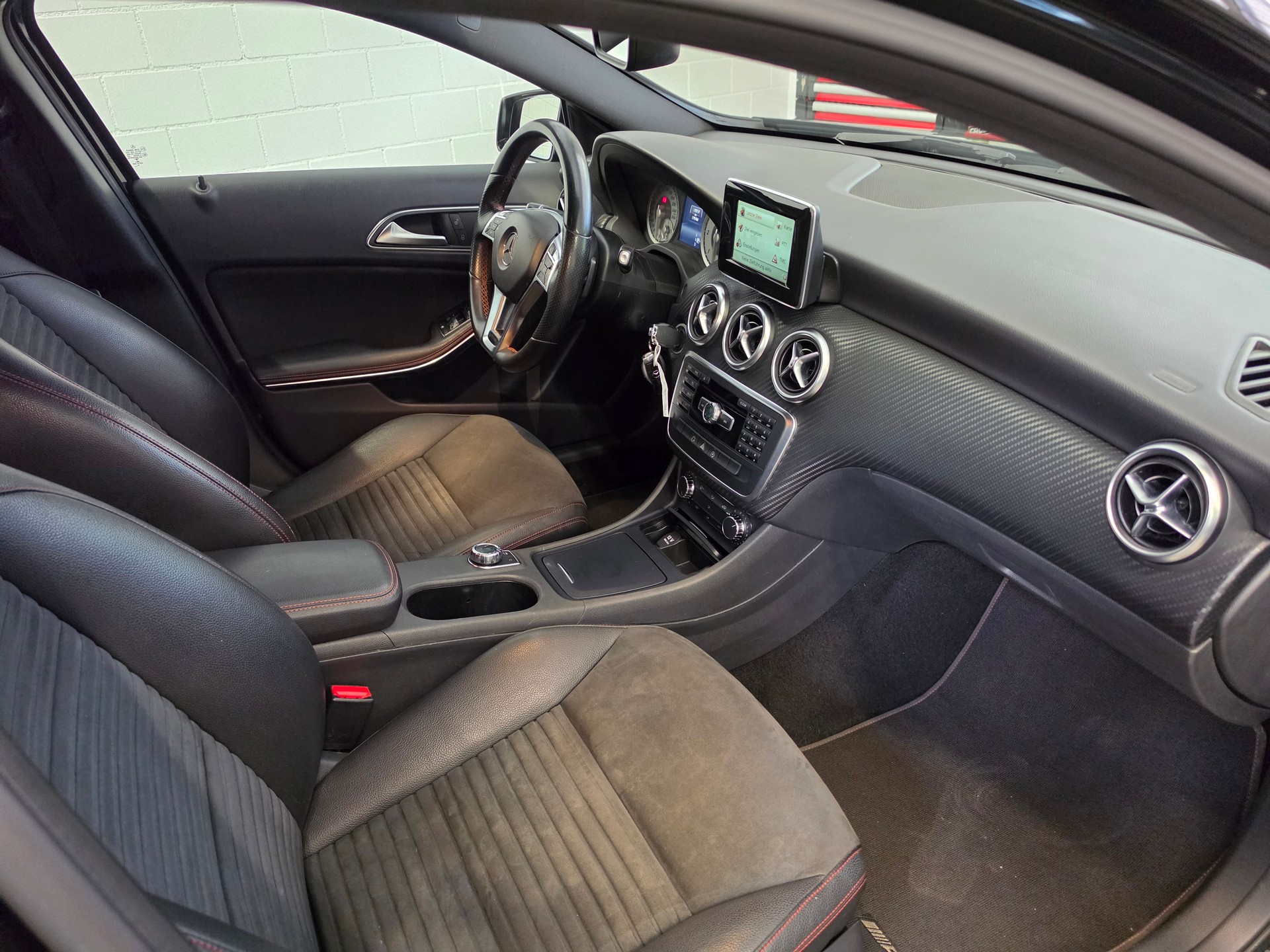 MERCEDES-BENZ A 180 CDI AMG Line 7G-DCT-image-15