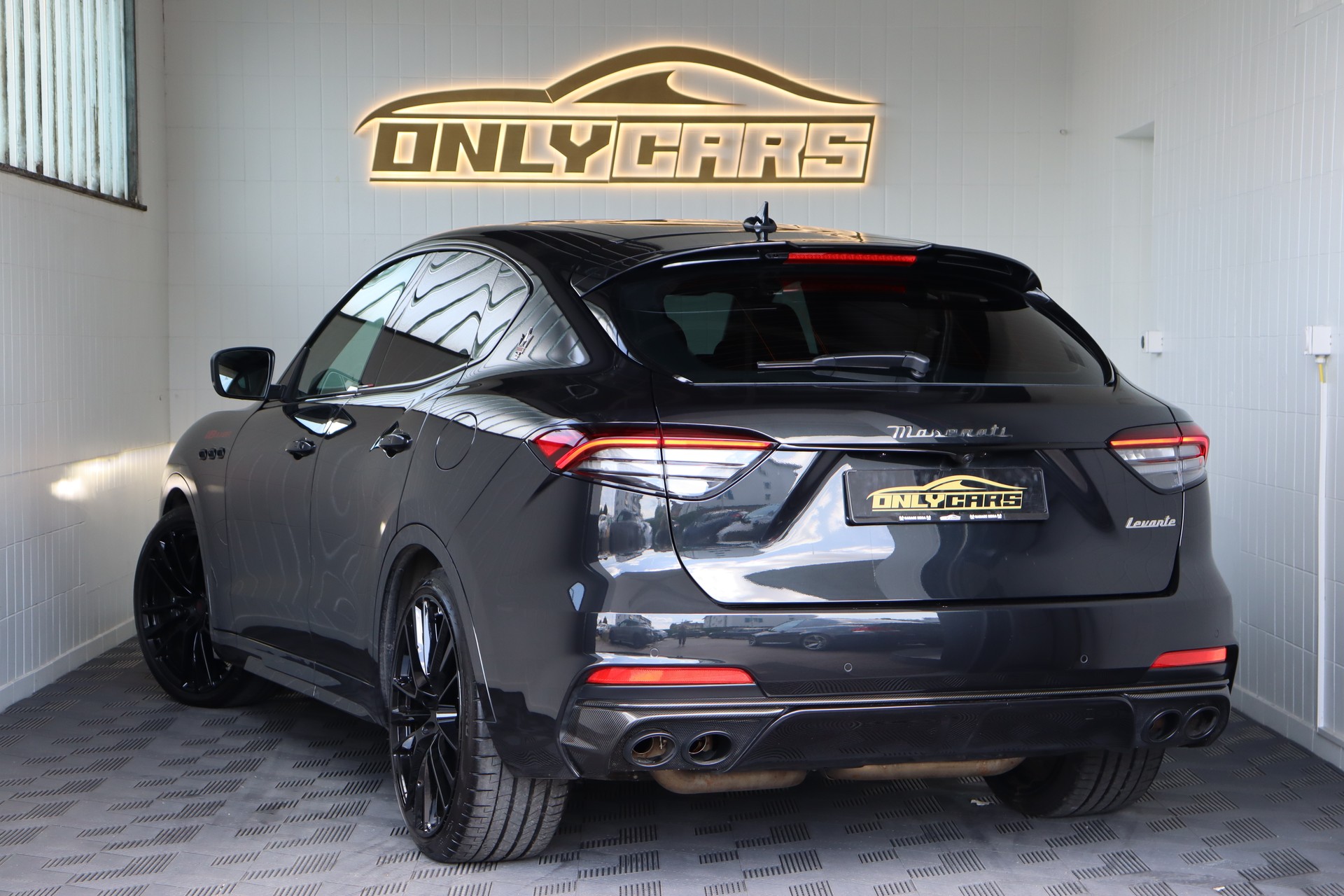 MASERATI Levante 3.8 V8 Trofeo Q4 Automatica Ultima-image-9